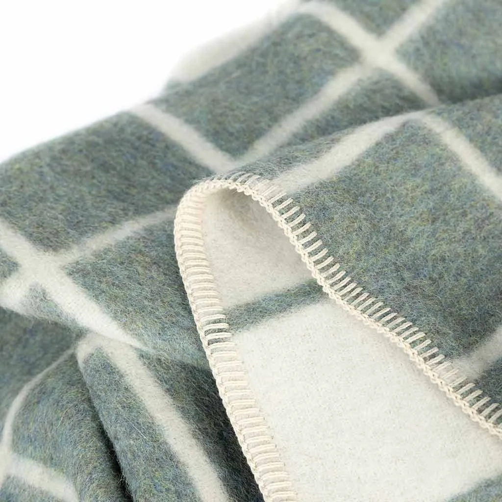 Blacksaw_Umi_Heirloom_Blanket_Marled_Sea_Glass_Green_Ivory_Grid_Alpaca_Peru_8.jpg
