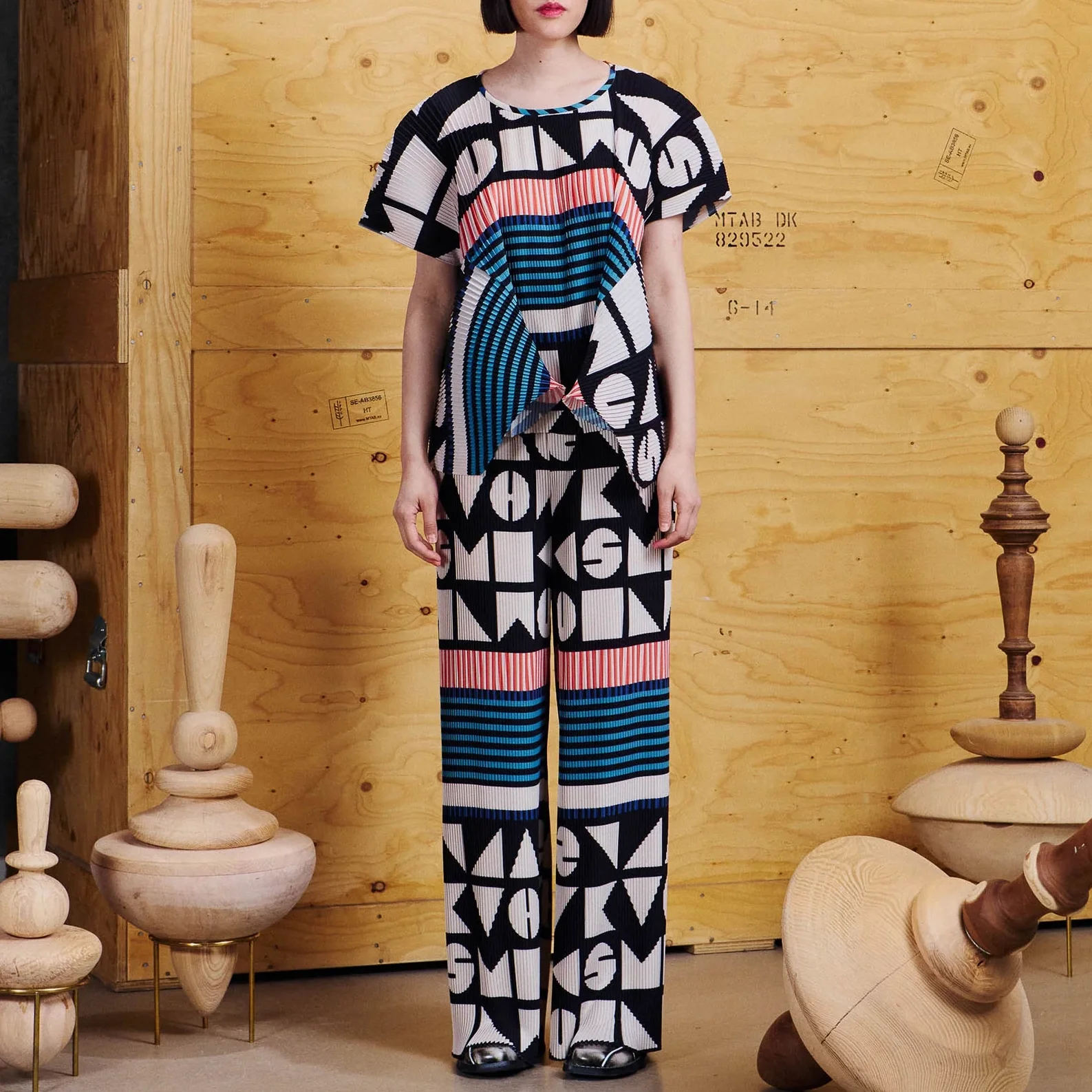 Henrik_Vibskov_Thumb_Plisse_Blouse_Vibs_in_Bobs_2b.webp