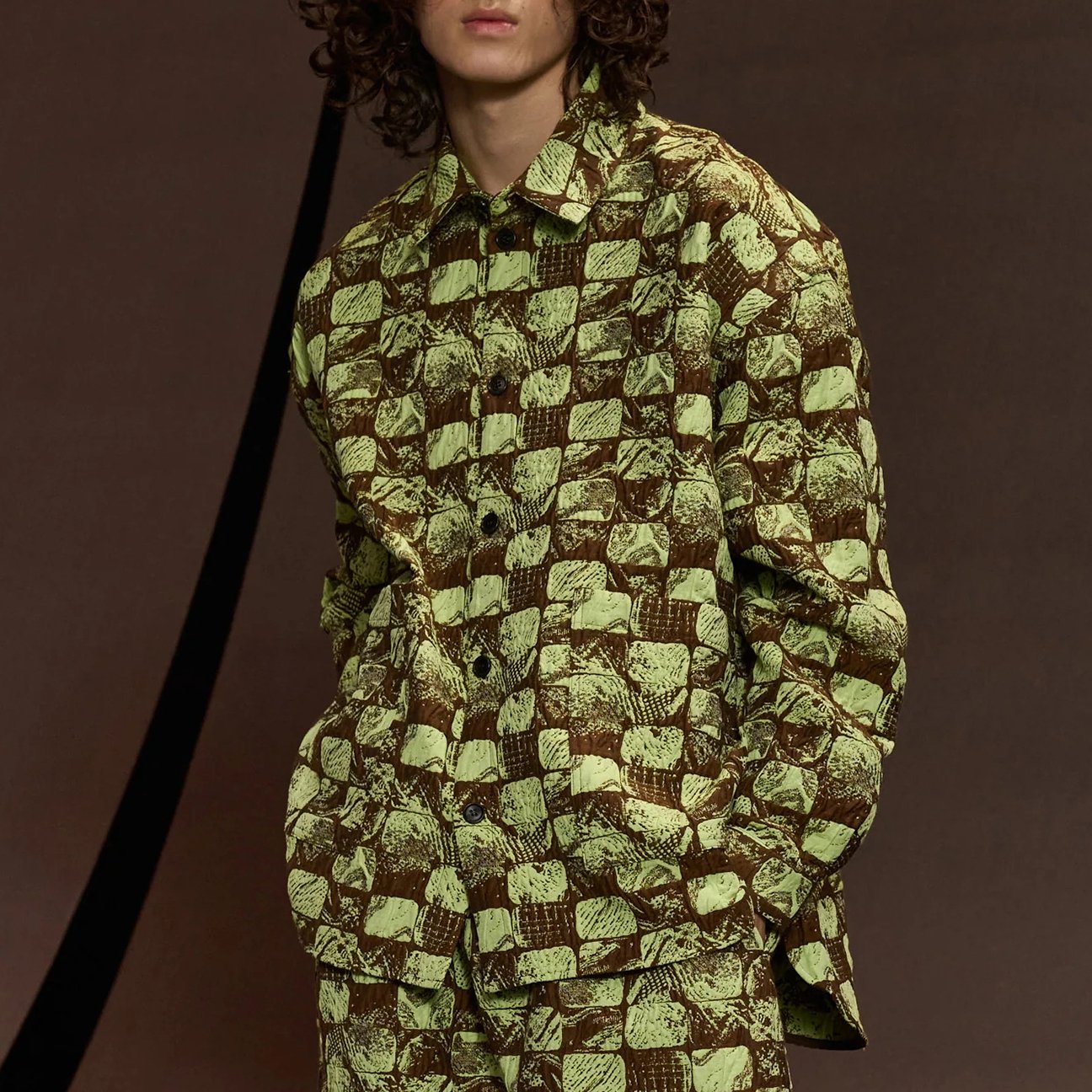 Henrik_Vibskov_Big_Shirt_Footprints_Brown_4a.jpg