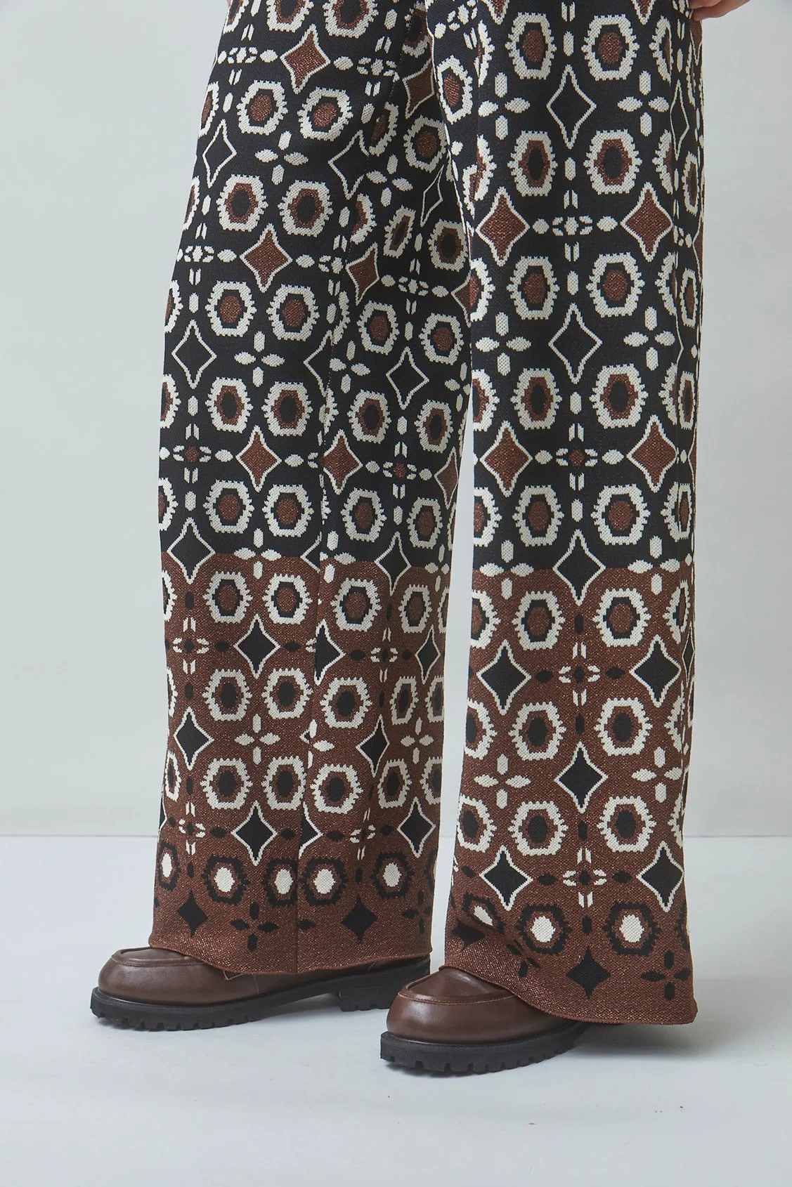 Suncoo_Jasper_Knit_Pant_Noir_Black_Brown_Graphic_2.jpg
