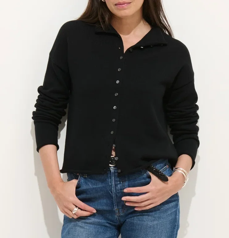 Alex_Mill_Taylor_Cardigan_Cotton_Cashmere_Black_3a.webp