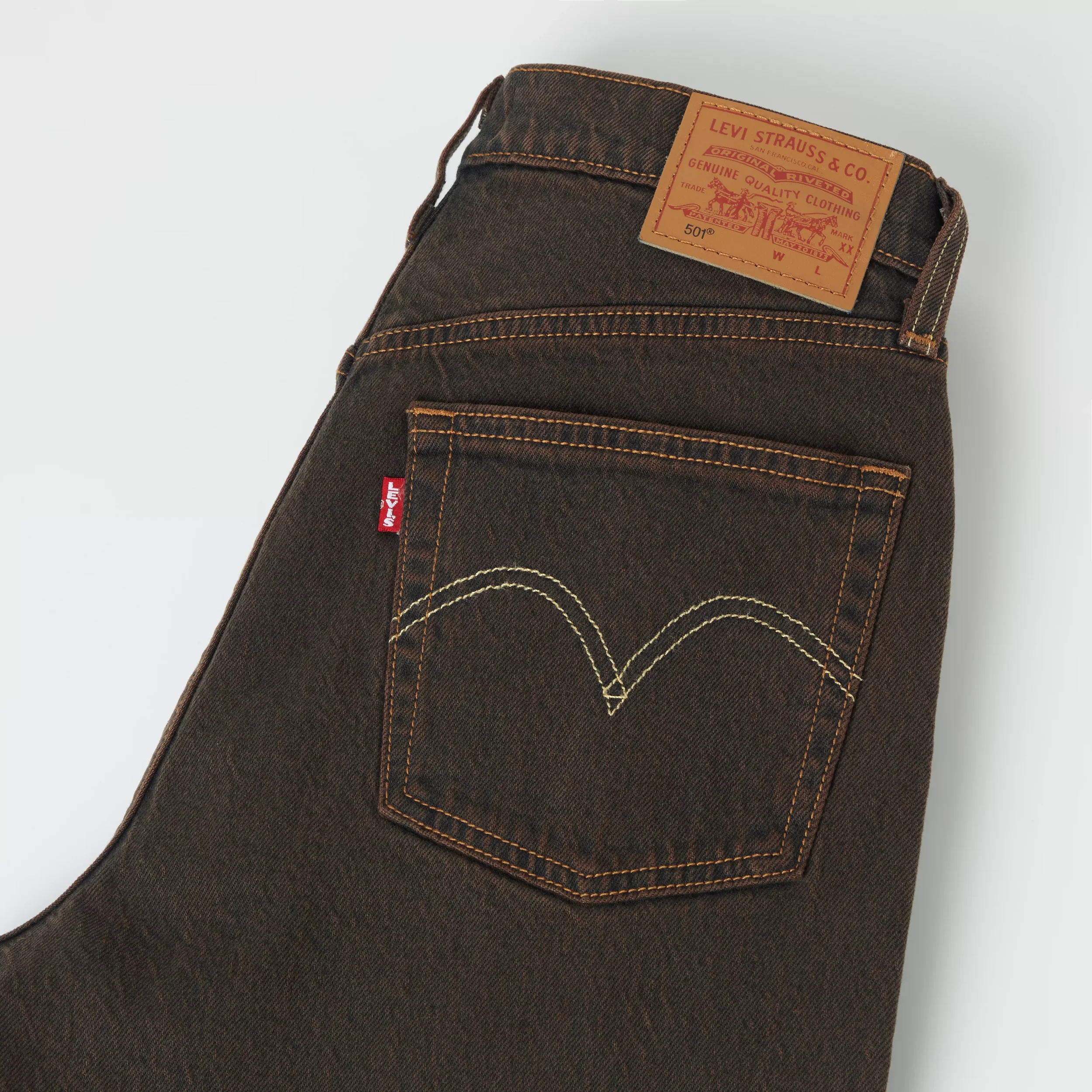 12501-0686_Levi's_501_Original_Over_a_Cup_Stretch_1.webp