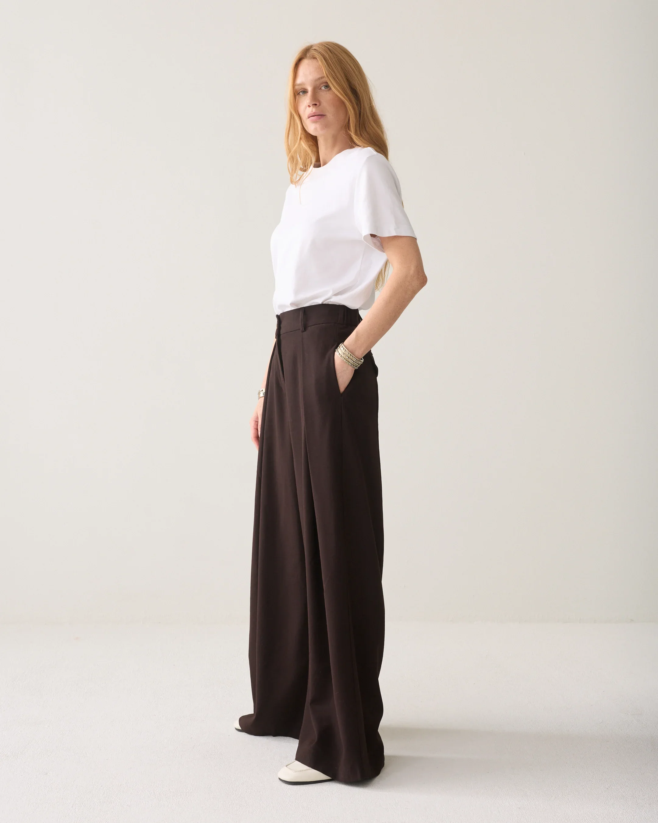 Summum_Mega_Wide_Trousers_Viscose_Twill_Chocolate_Brown_2.webp