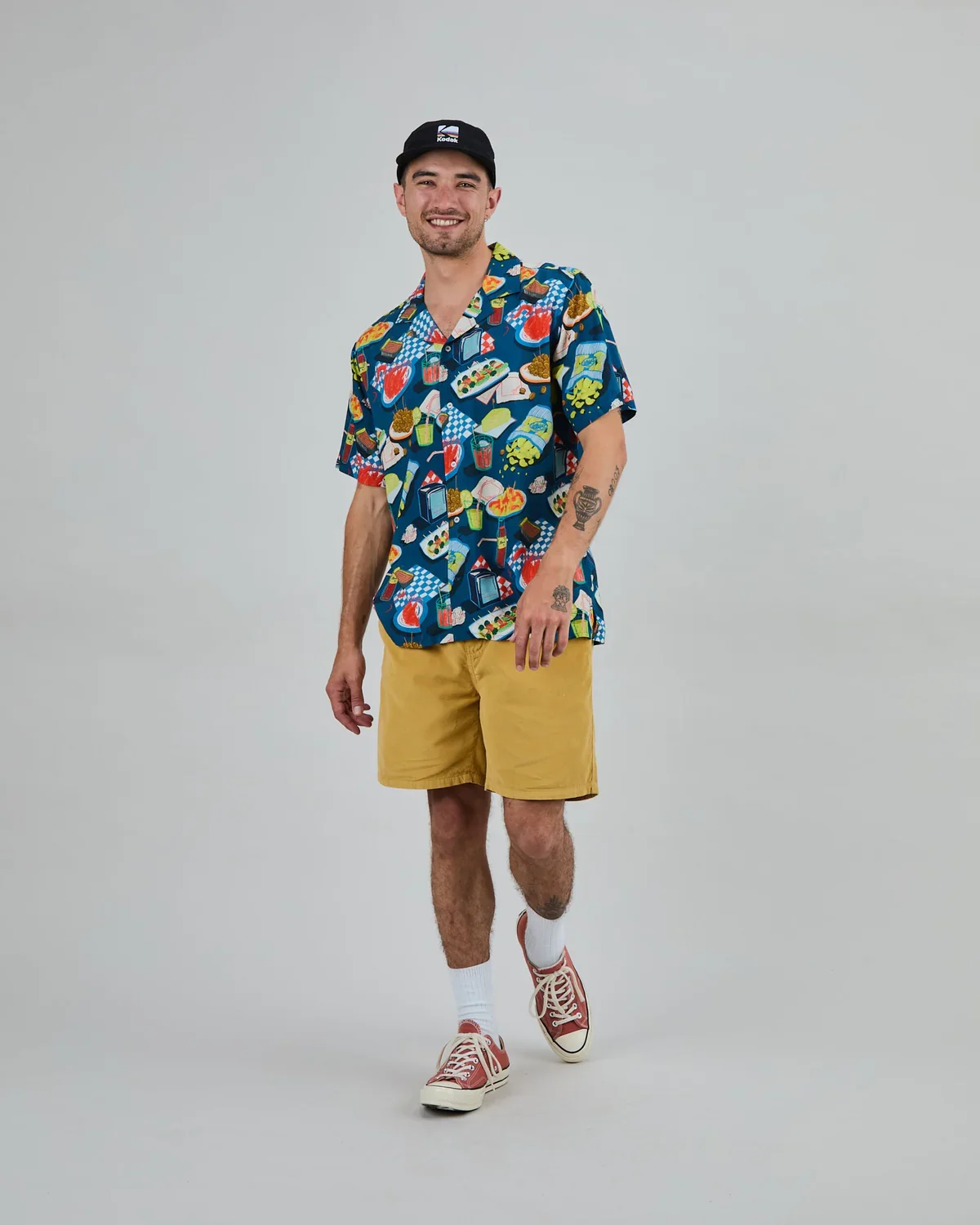 Brava_Chiringuito Aloha_Shirt_Blue_Food_Picnic_3.webp