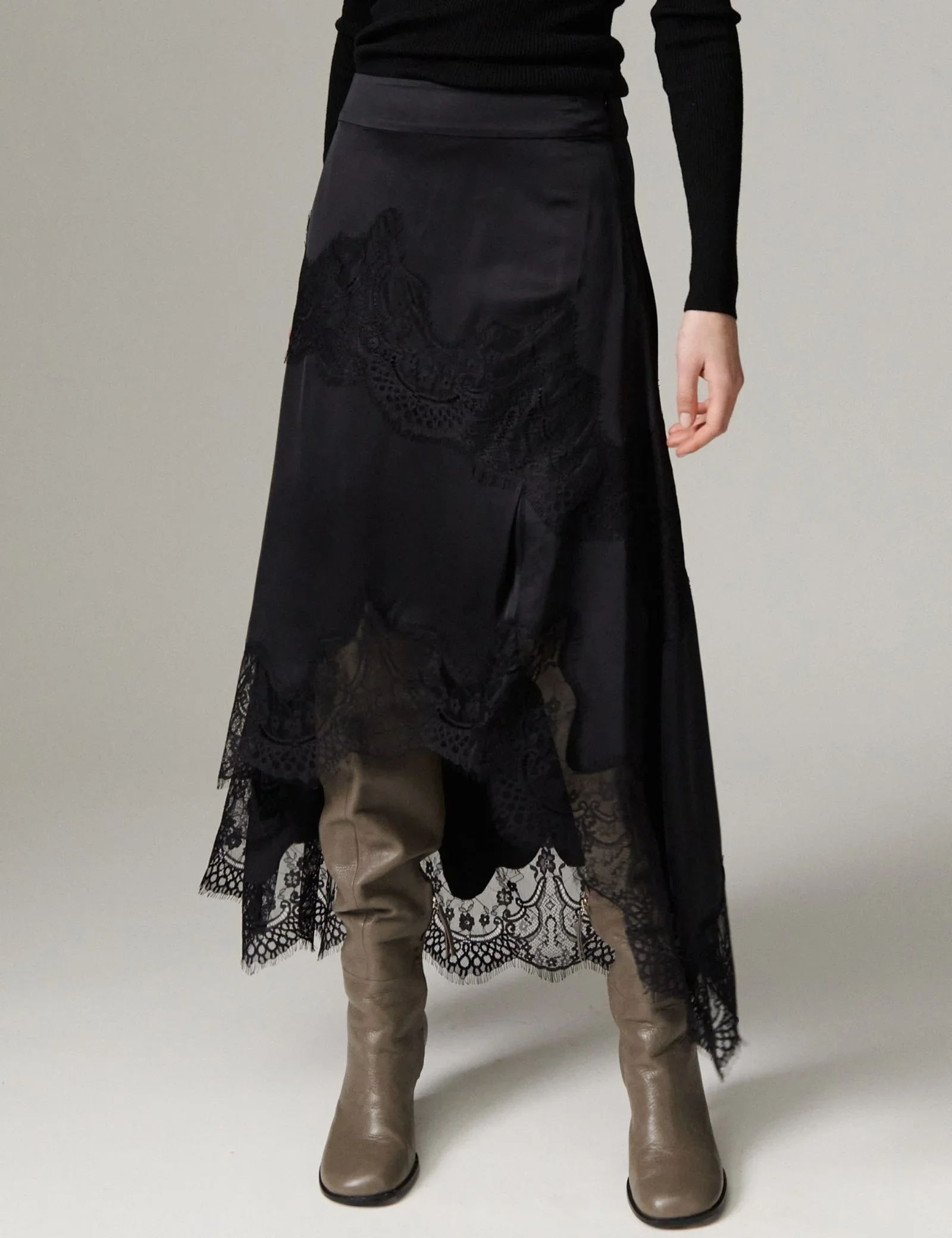 Day_Birger_et_Mikkelsen_Zarna_Skirt_Viscose_Fluid_Black_1.webp