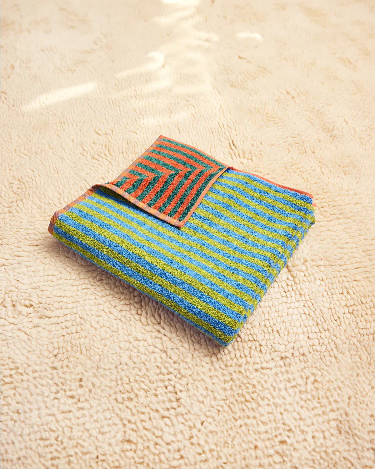 Dusen_Dusen_Bug_Stripe_Bath_Towel_Collection_Grasshopped_9.webp