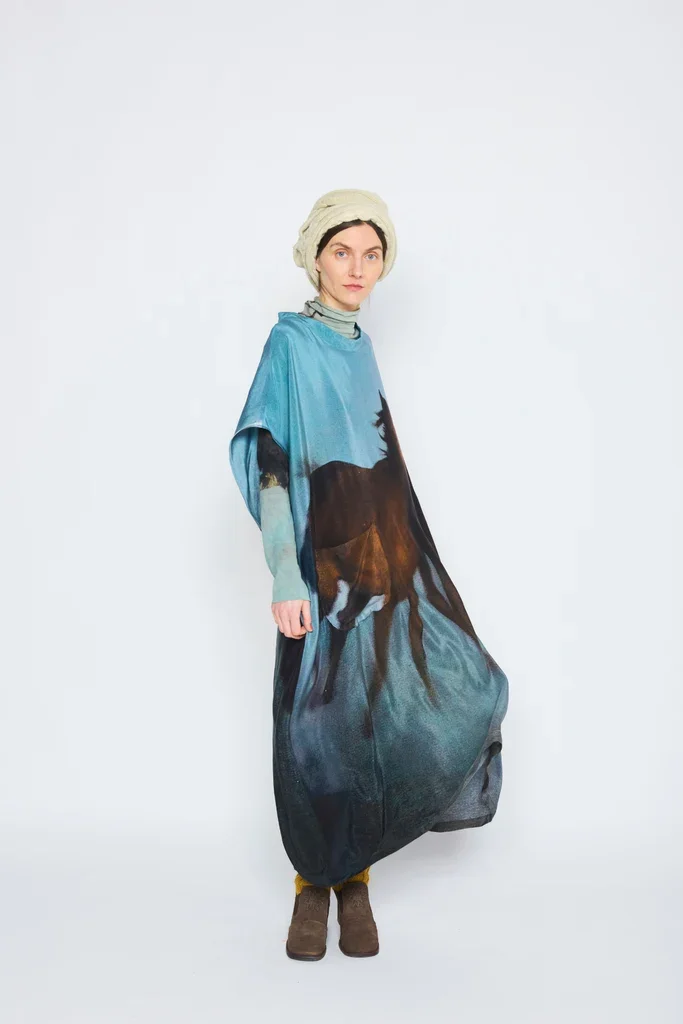 Anntian_Overdress_Print_H_Horse_3.webp