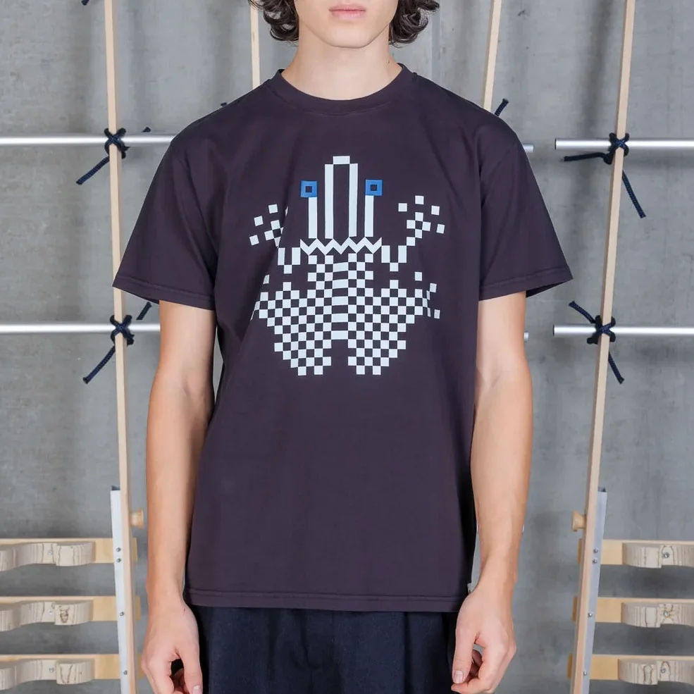 Henrik_Vibskov_Cross_Stitch_Tee_Black_2a.webp