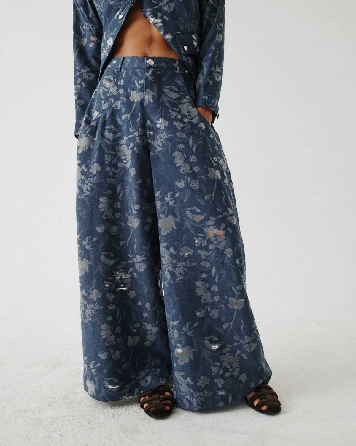 TWIN_11_Jacquard_Ultra_Wide_Leg_Pant_Slate_Blue_Burnout_1.webp