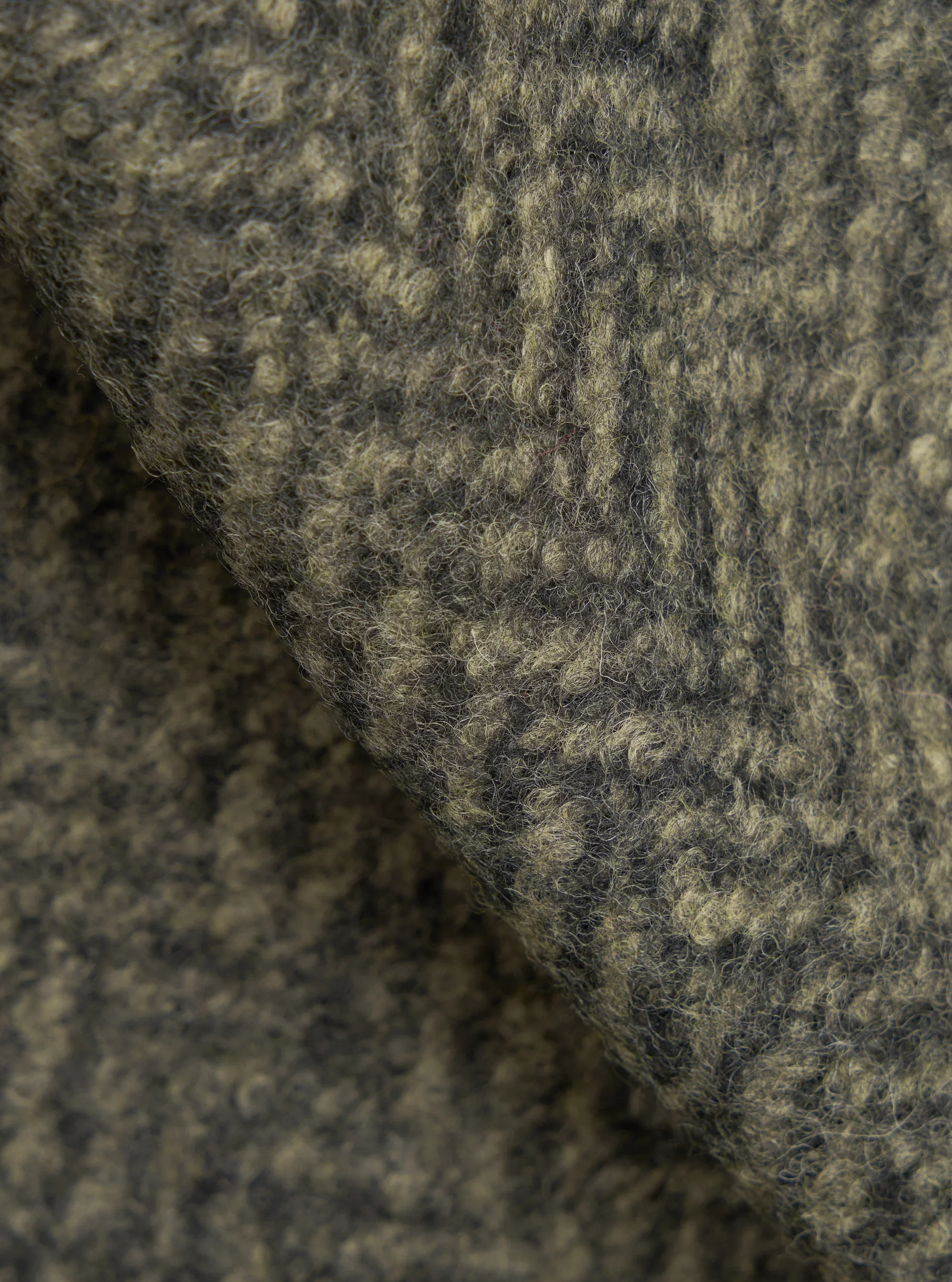 35788_Universal_Works_Raven_Fleece_Wool_Advance_Cardigan_Olive_Army_Green_Herringbone_2.webp