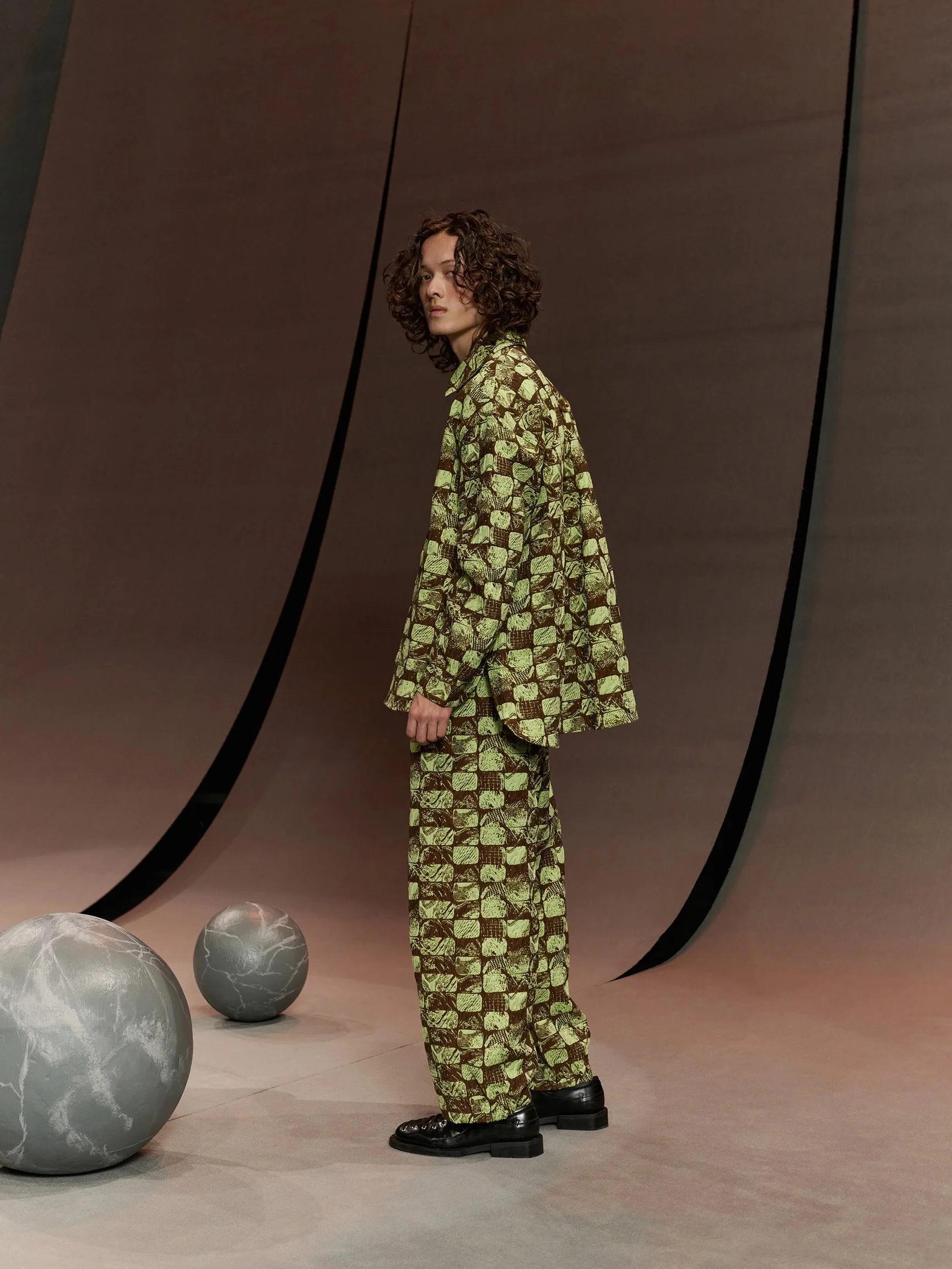 Henrik_Vibskov_Big_Shirt_Footprints_Brown_5.jpg