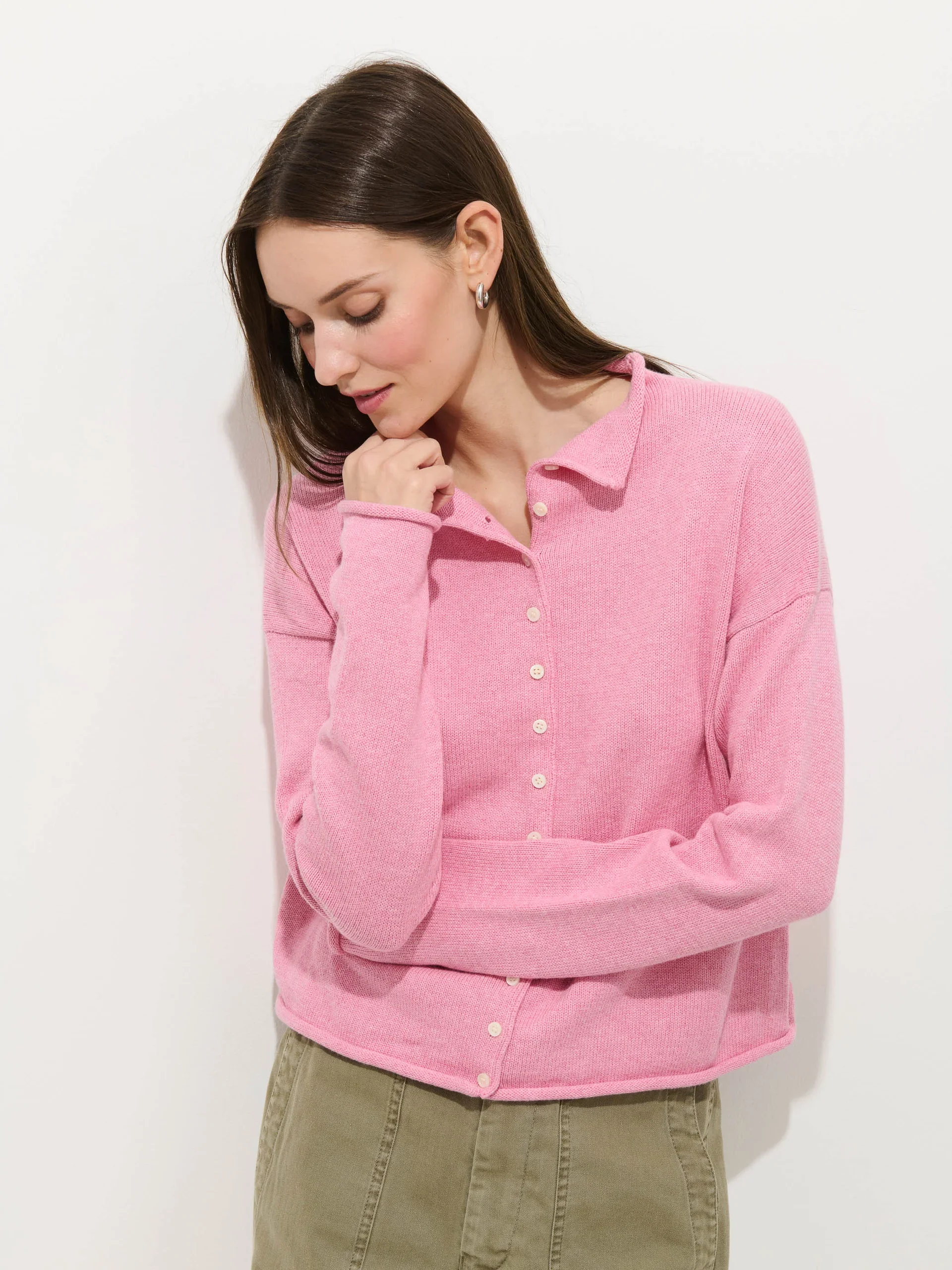 Alex_Mill_Taylor_Cardigan_Ballet_Pink_Lady_Bubblegum_4.webp