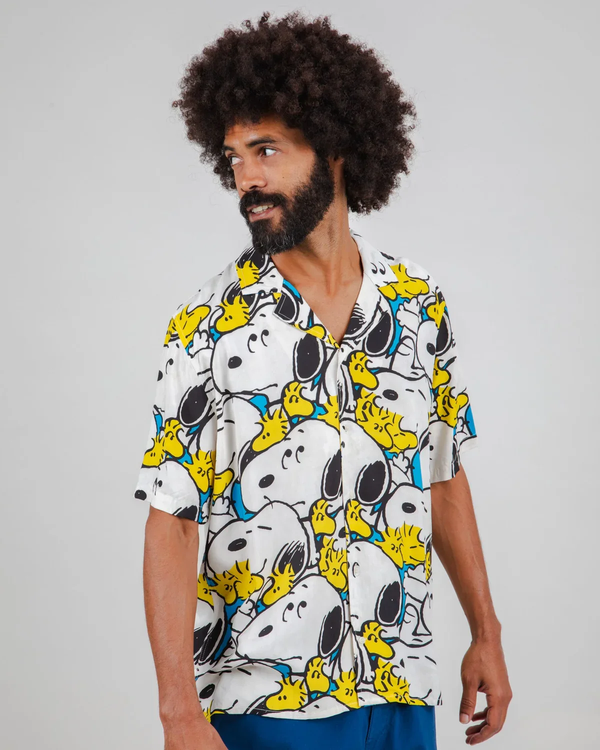 Brava_Peanuts_Freehugs_Aloha_Shirt_White_Snoopy_Woodstock_1.webp