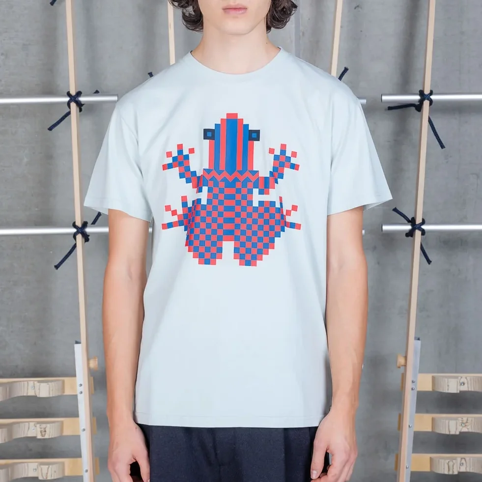 Henrik_Vibskov_Cross_Stitch_Tee_Sky_Grey_2a.webp