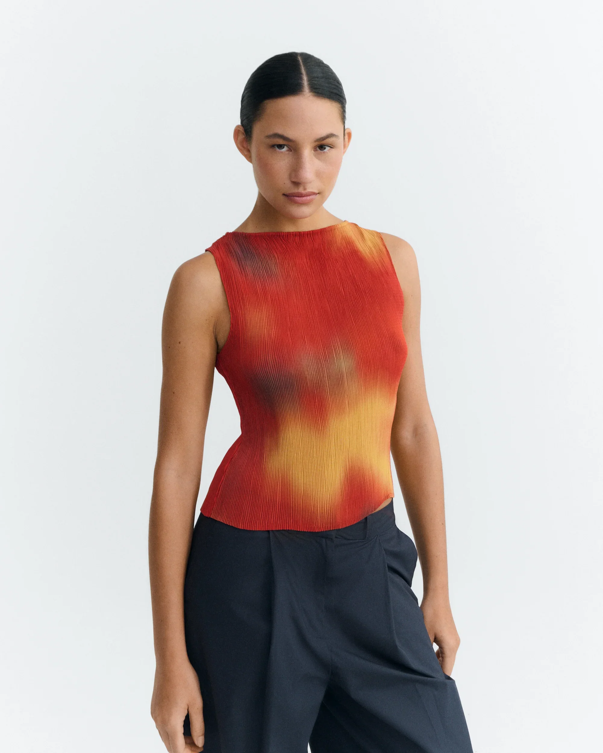 Thinking_Mu_Dora_Pleated_Top_Glass_Red_Orange_1.webp
