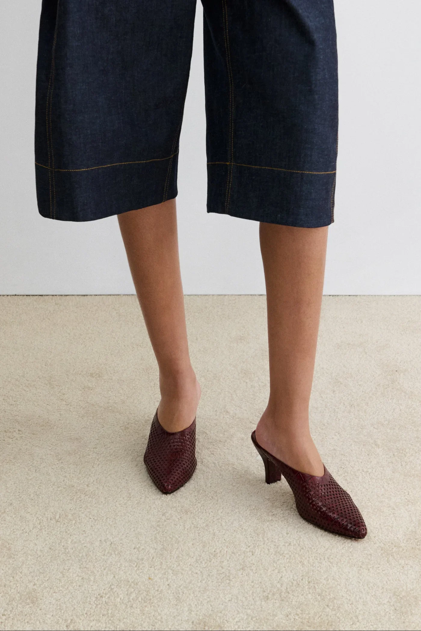 254W-104-L5008_Rachel_Comey_Alder_Mule_Mini_Punch_Merlot_Dark_Red_Burgundy_Bordeaux_Oxblood_Crocodile_Kitten_Heel_2.webp
