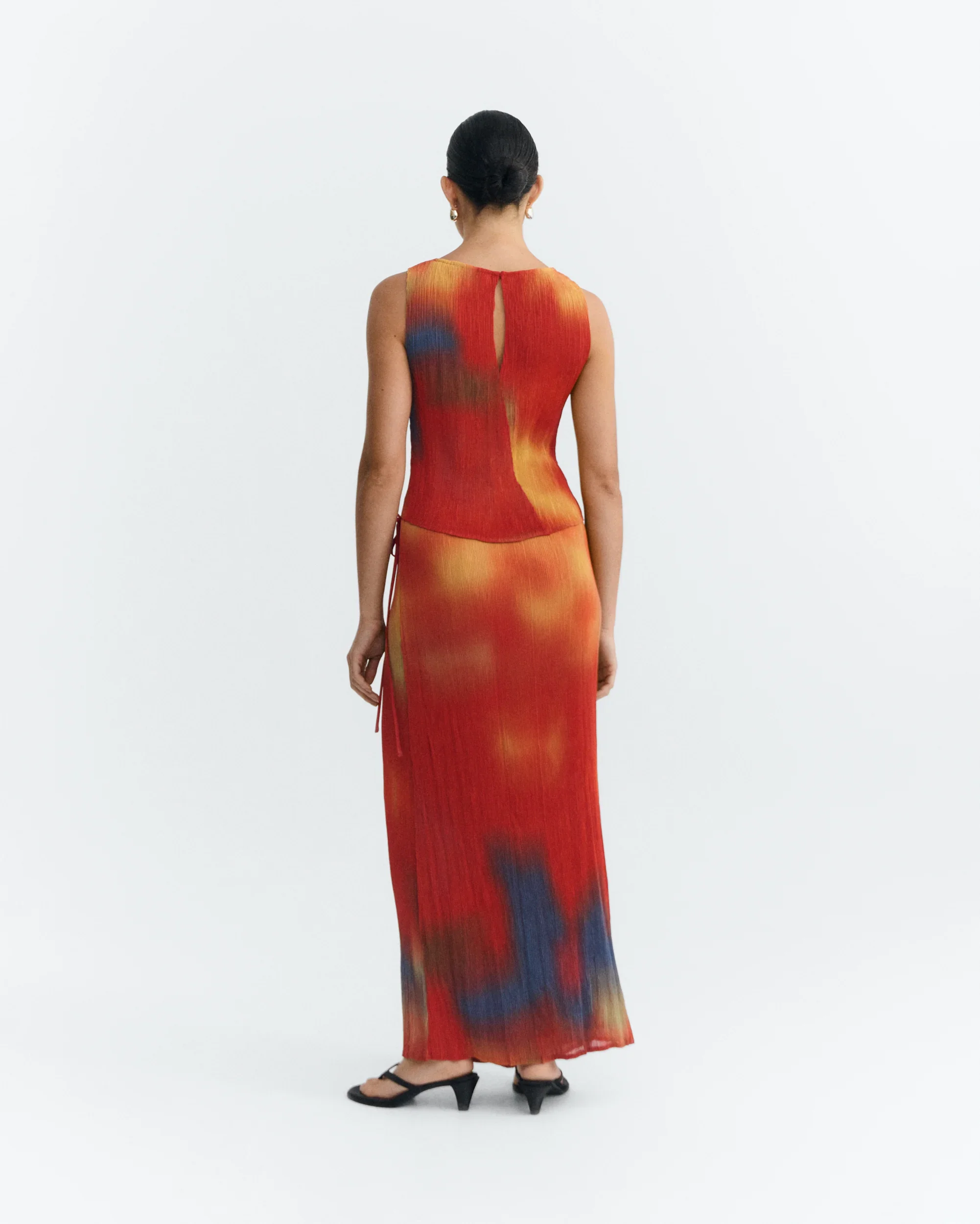 Thinking_Mu_Pauline_Pleated_Skirt_Flowers_Red_Orange_4.webp
