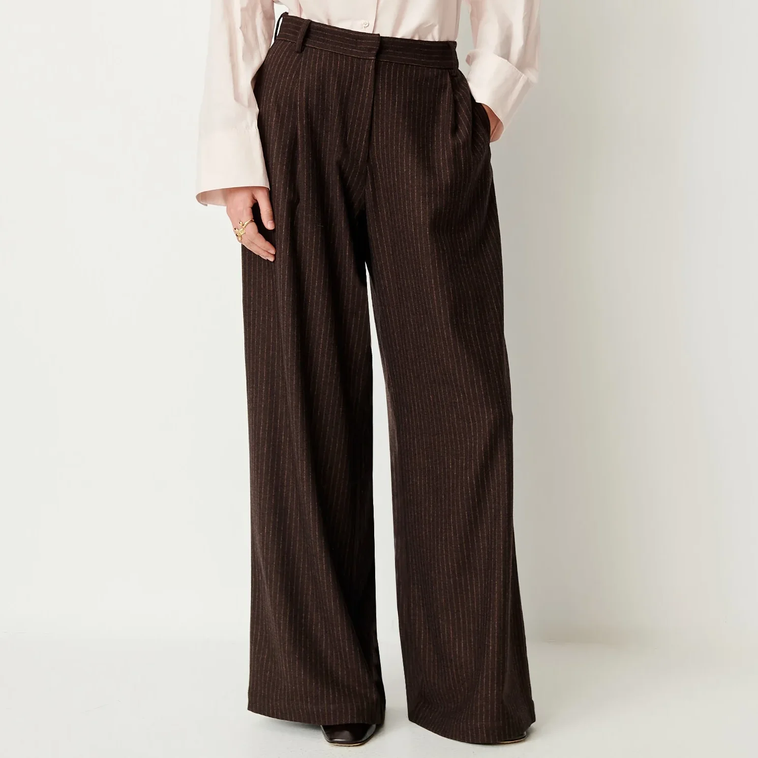 Sessun_Orozco_Pants_Trousers_Pause_Cafe_Brown_Pinstripe_Stripe_3a.webp
