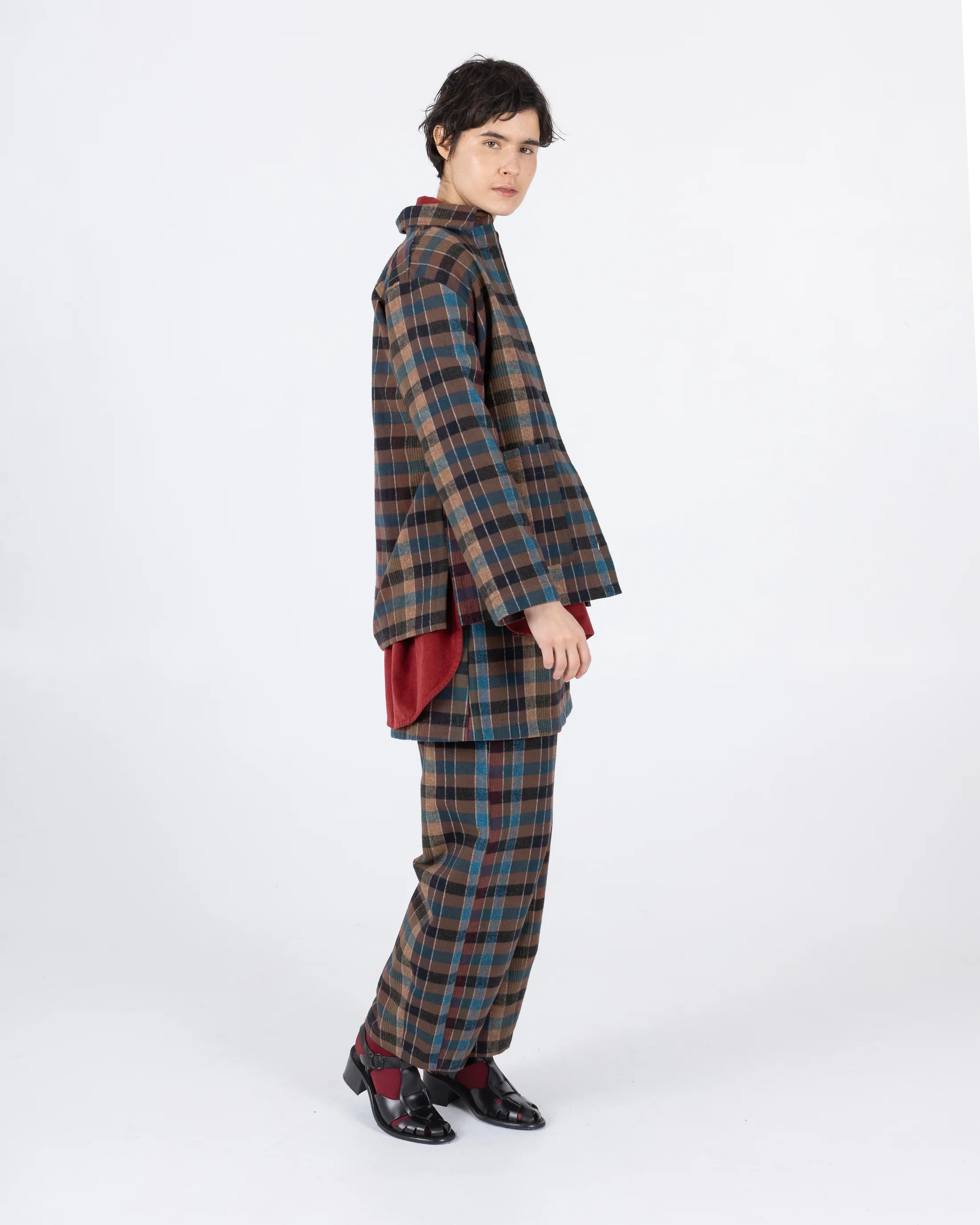 Samet_Chibi_Pant_Blanket_Plaid_9.webp