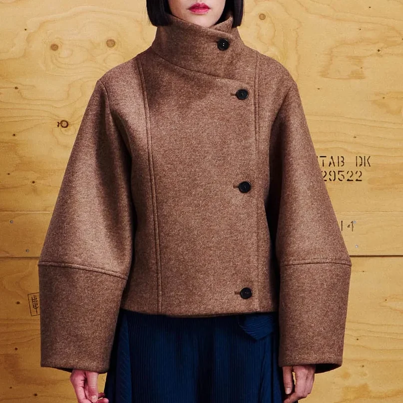Henrik_Vibskov_Moon_Short_Coat_Camel_2a.webp