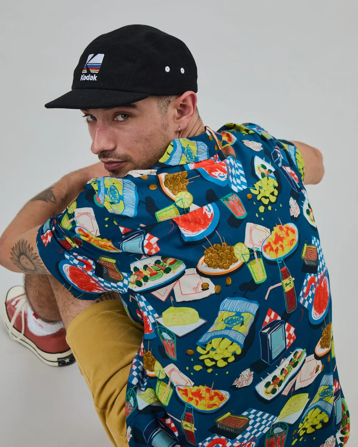 Brava_Chiringuito Aloha_Shirt_Blue_Food_Picnic_5.webp