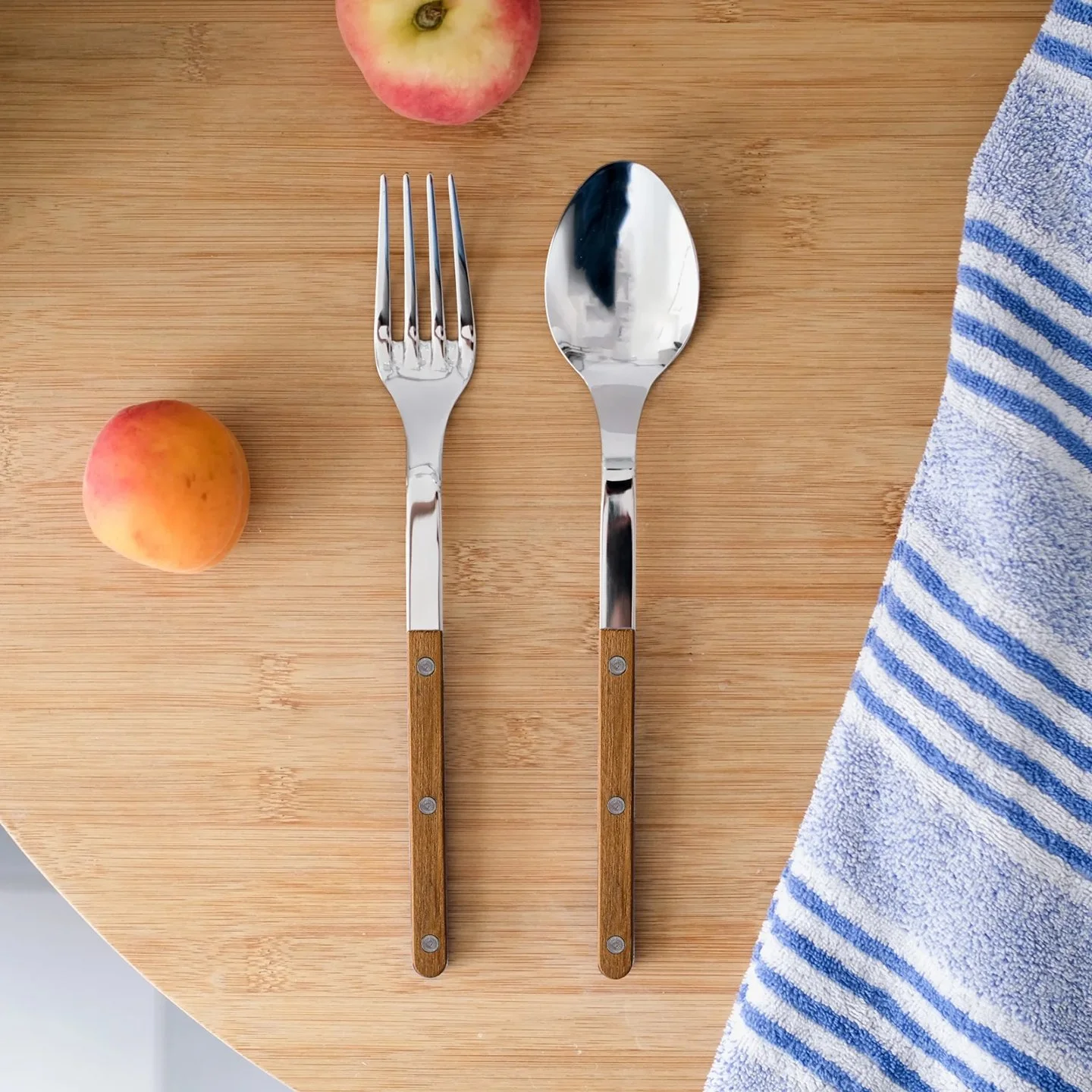 Sabre_Bistrot_Serving_Set_Teak_Shiny_Finish_2.jpg