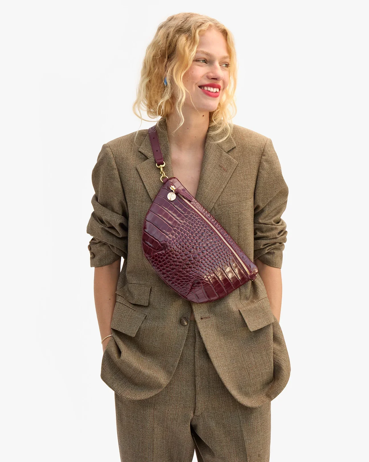 Clare_V_Grande_Fanny_Embossed_Congo_Croco_Burgundy_2.webp