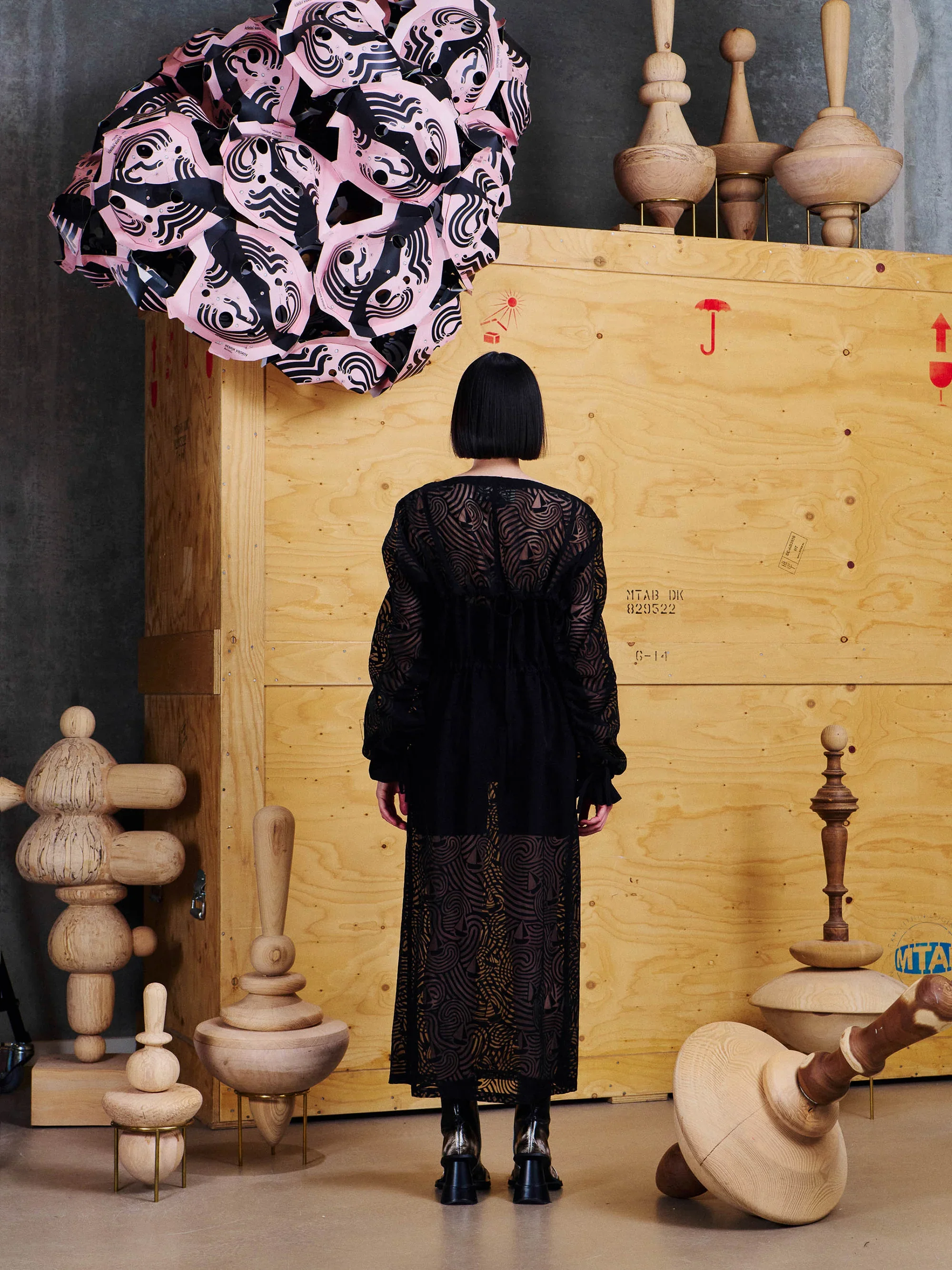 Henrik_Vibskov_Delivery_Blouse_Dark_Stormy_Sea_Black_4.webp