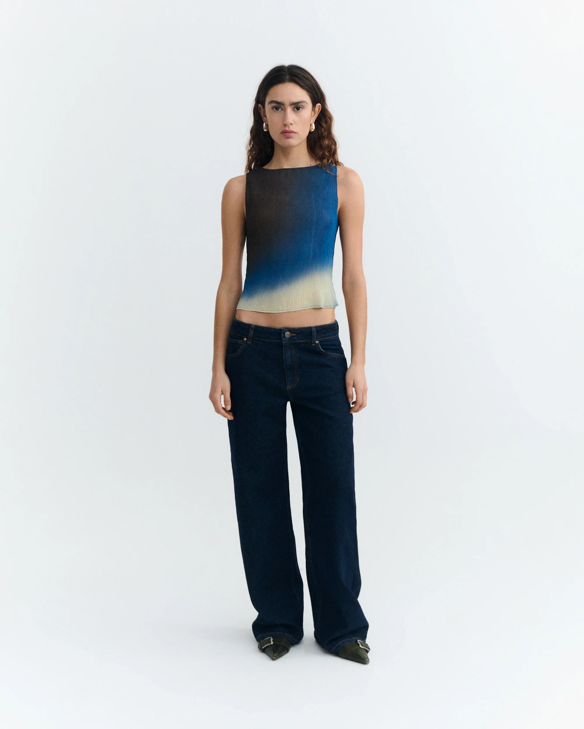 Thinking_Mu_Dora_Pleated_Top_Glass_Brown_Blue_3.webp