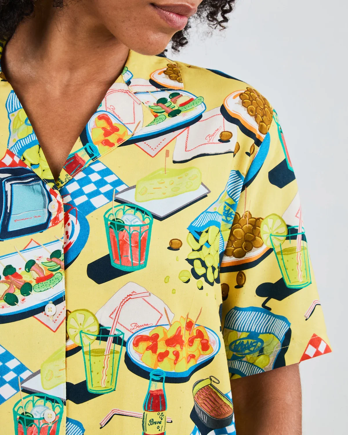 Brava_Chiringuito_Aloha_Blouse_Yellow_Food_Diner_Retro_2.webp