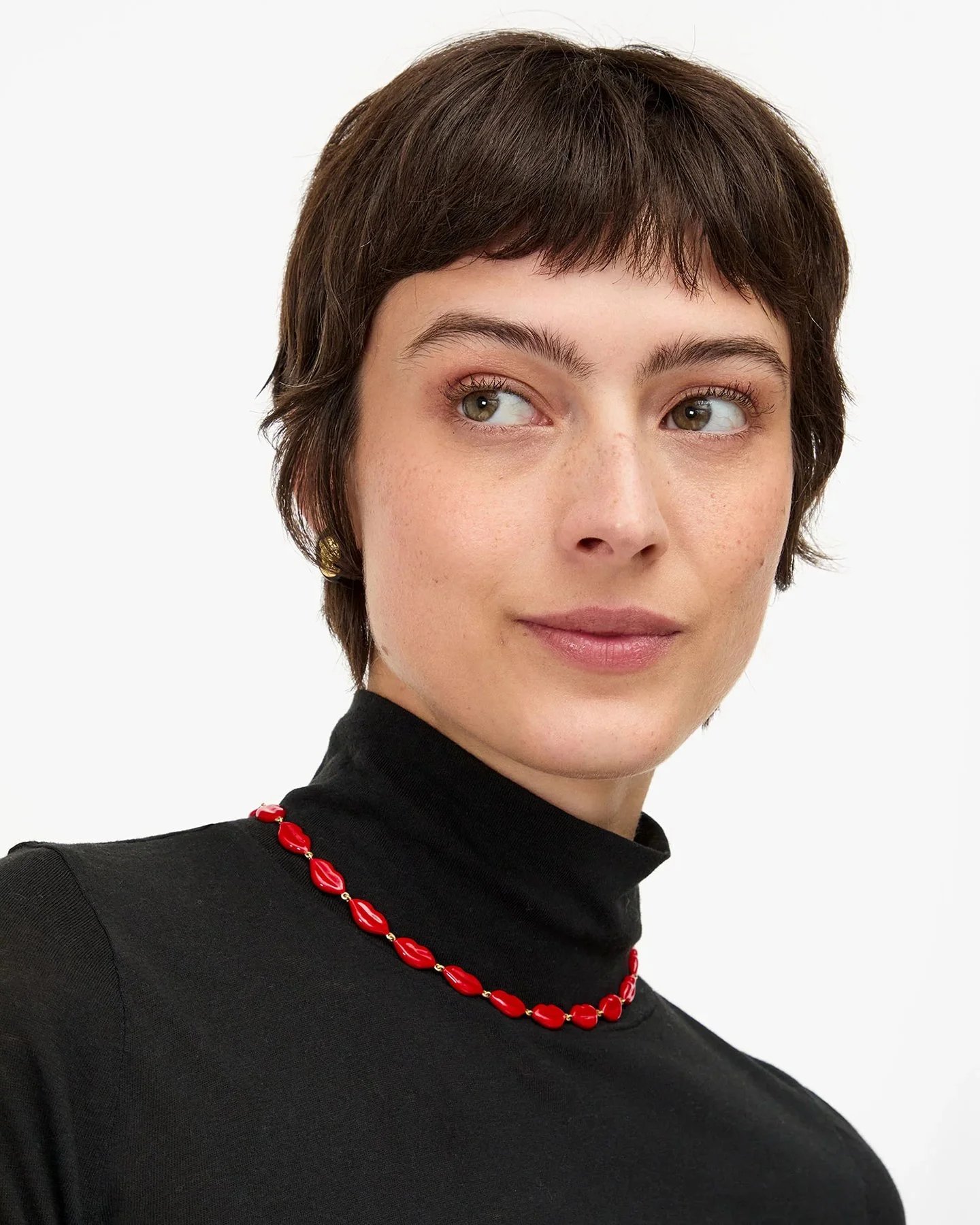 Clare_V_Le_Lips_Necklace_Poppy_Red_Enamel_2.jpg