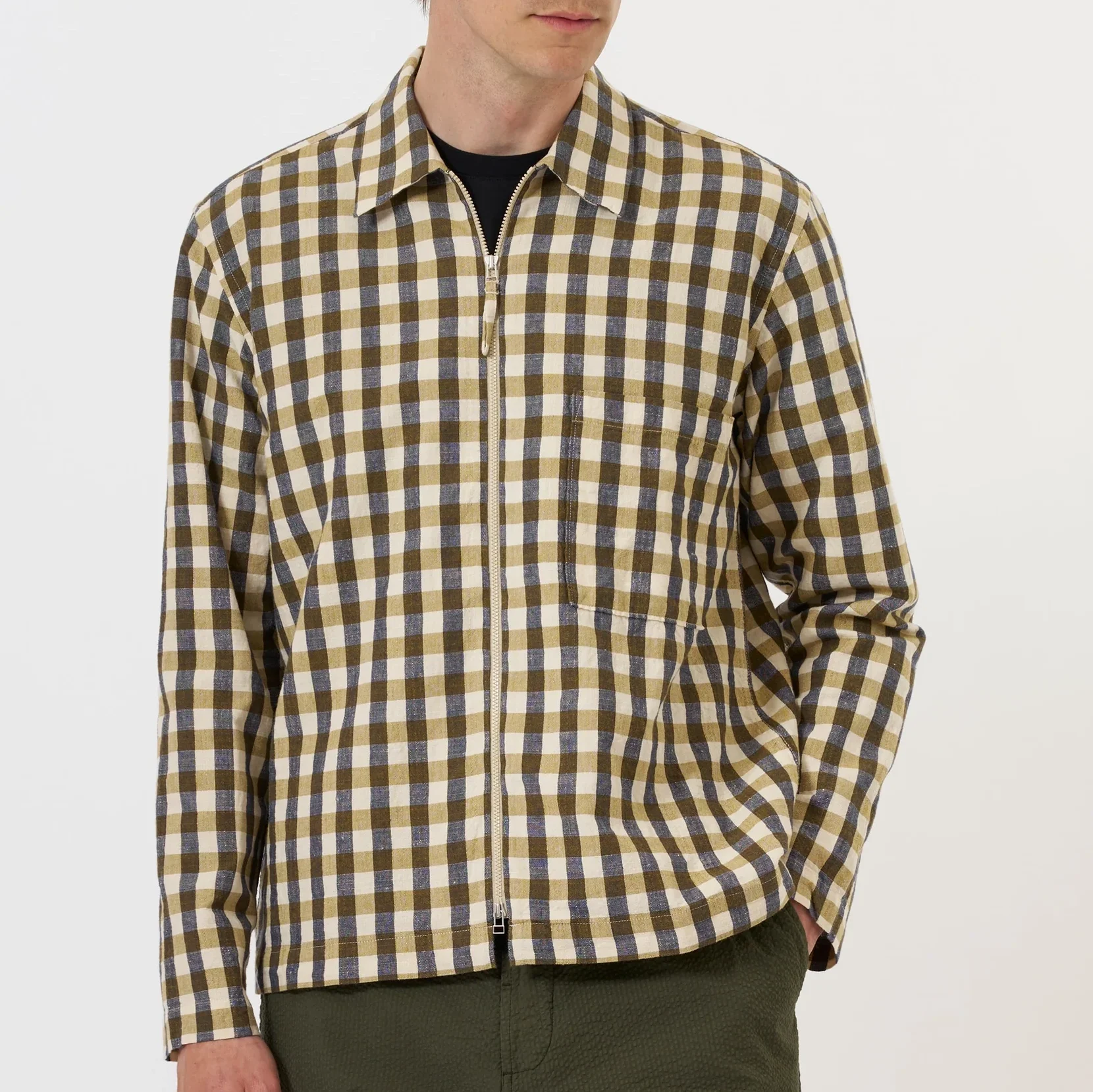 34667_Universal_Works_Olive_Aberdeen_Lincot_Zip_Shirt_5a.webp