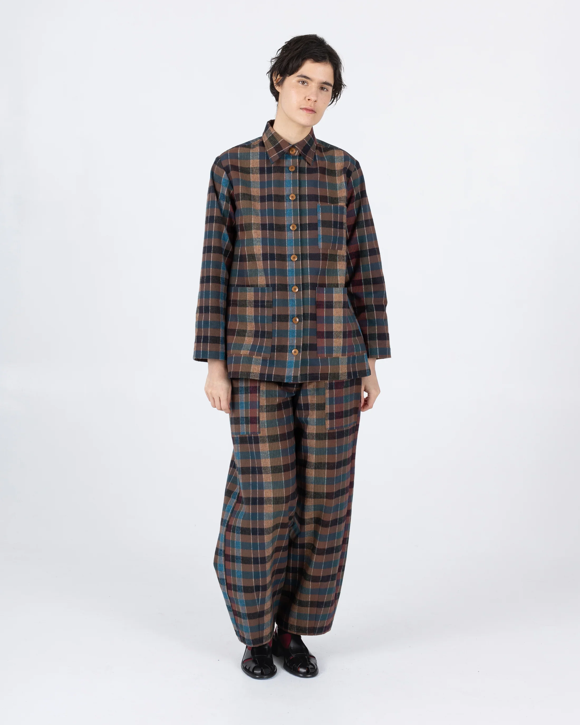 Samet_Chibi_Pant_Blanket_Plaid_1.webp