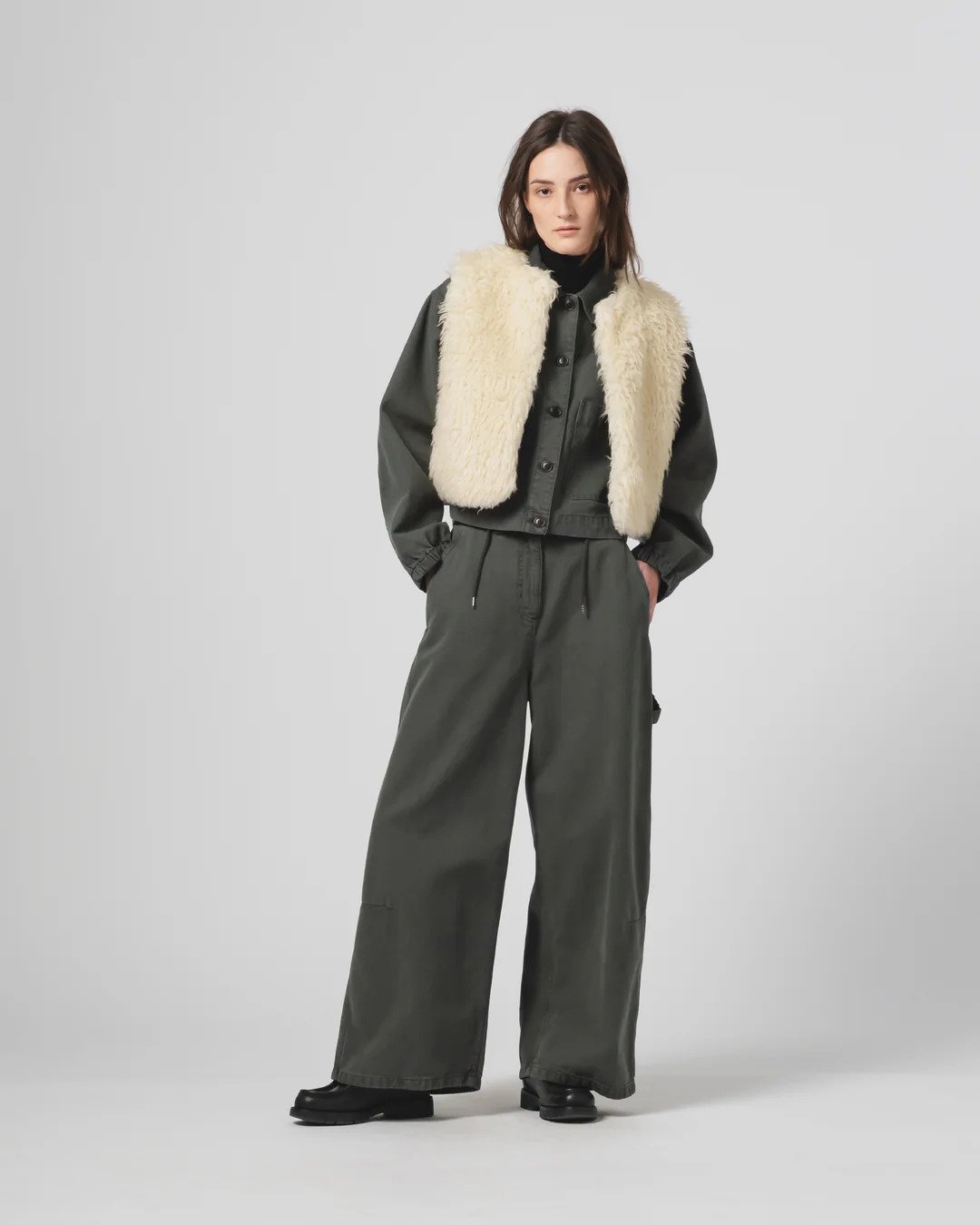 Girls_of_Dust_Peak_Vest_Alaska_Fluff_Ecru_2.jpg