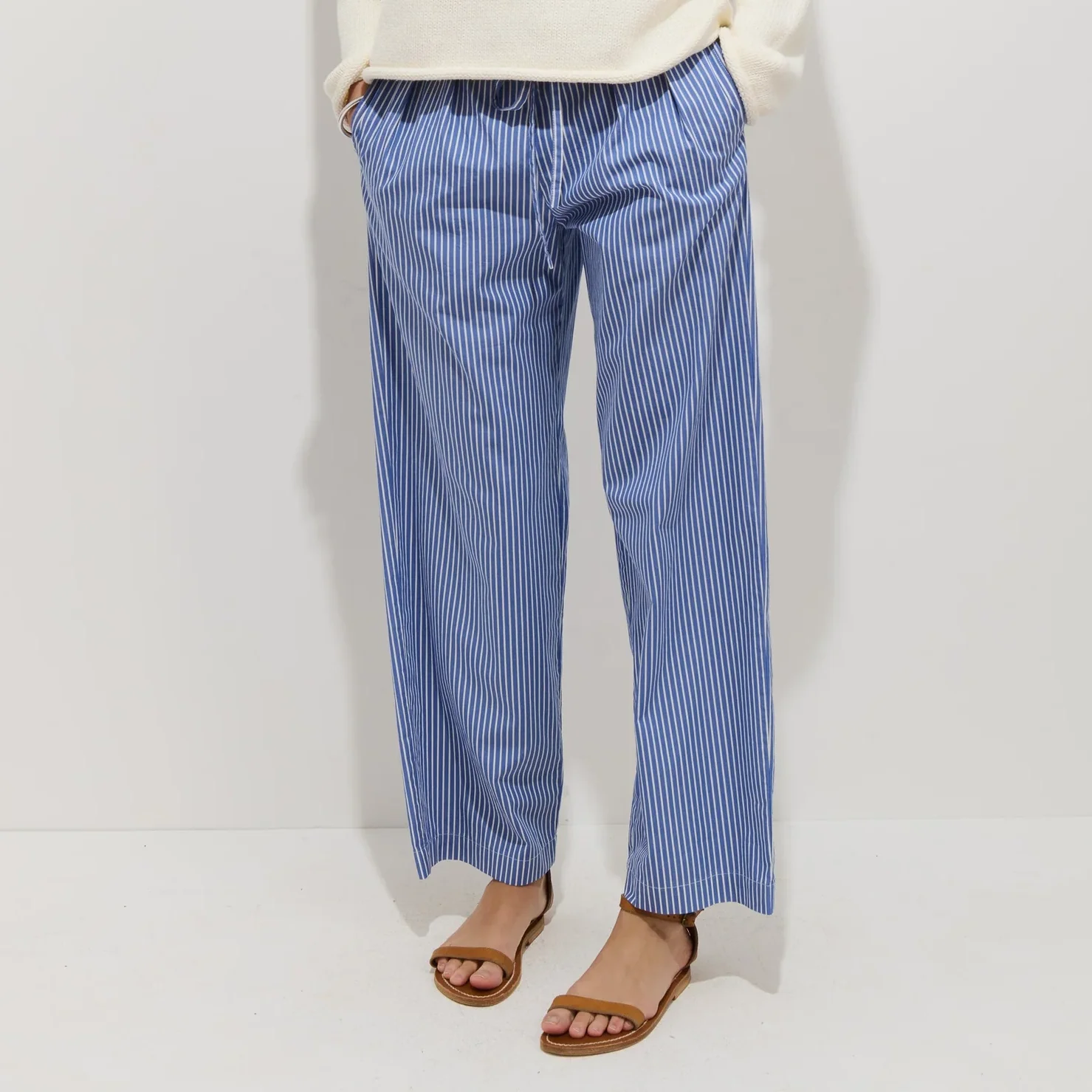 Alex_Mill_Hudson_Pant_Poplin_Blue_Ivory_Stripe_1a.webp