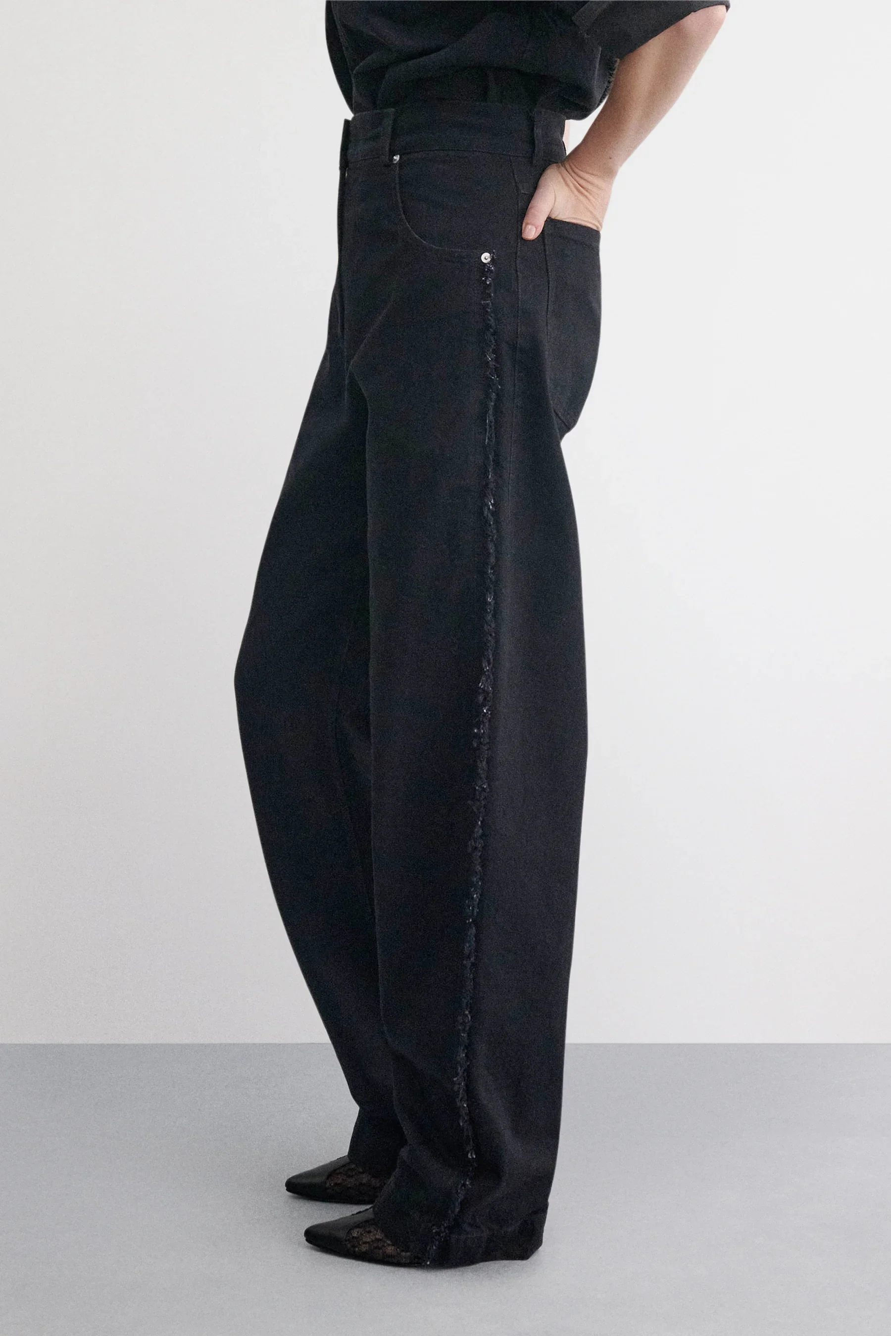 271W-753-D100R_Rachel_Comey_Renate_Pant_Black_Raw_Wash_Salinas_Denim_Fringe_Fray_3.webp