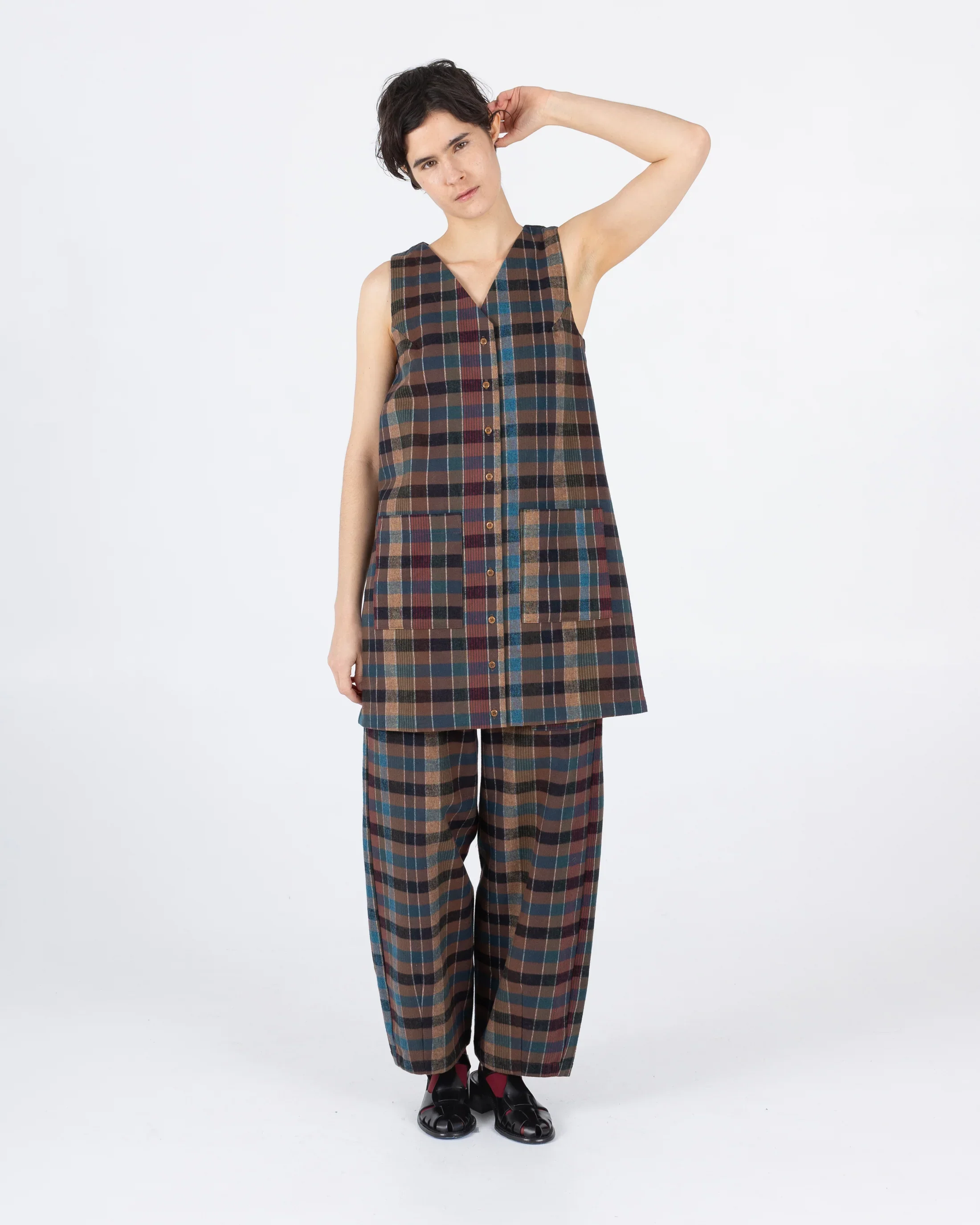 Samet_Chibi_Pant_Blanket_Plaid_3.webp