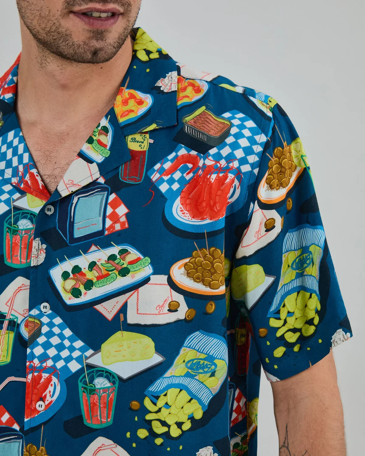 Brava_Chiringuito Aloha_Shirt_Blue_Food_Picnic_4.webp