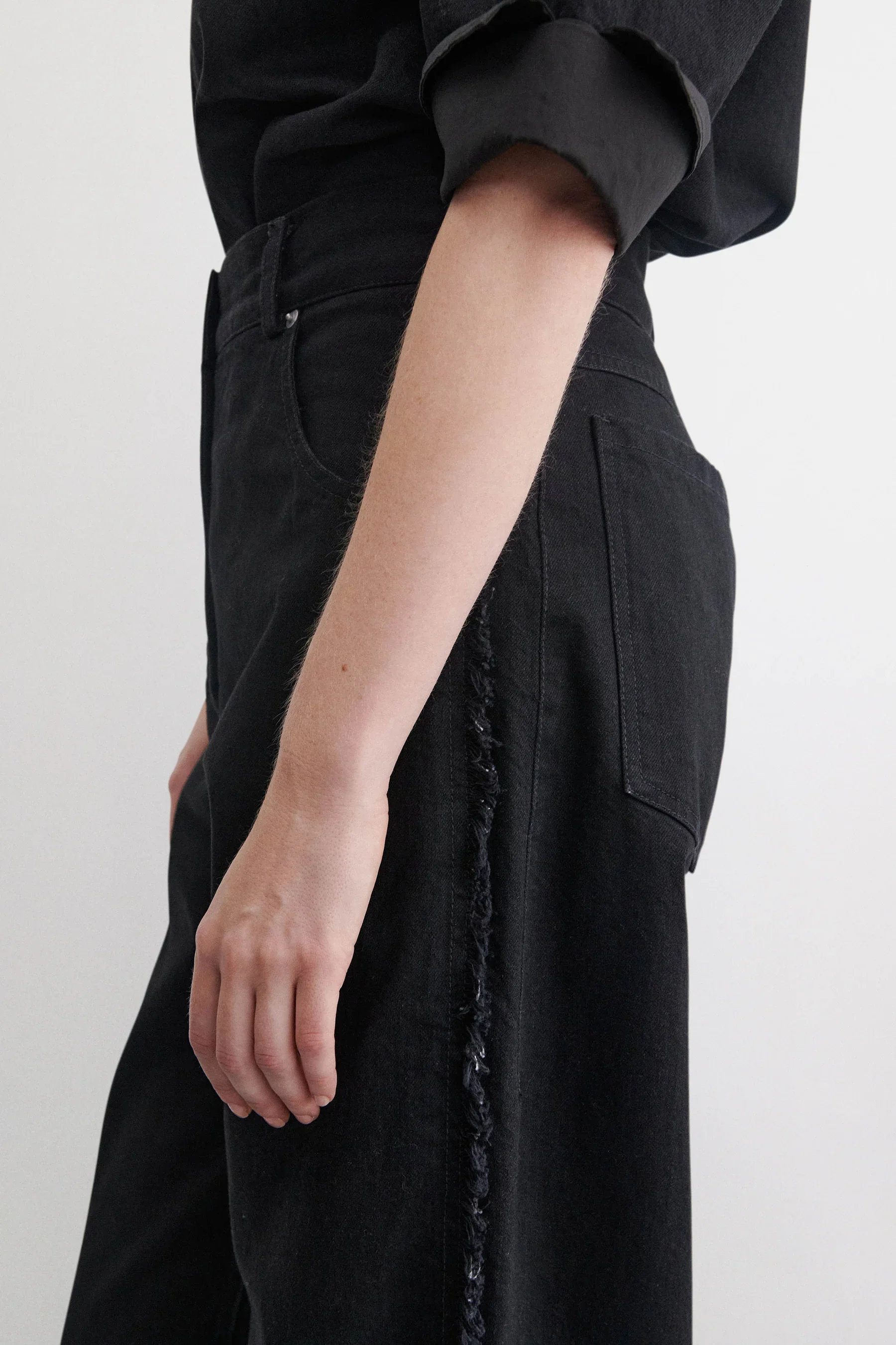 271W-753-D100R_Rachel_Comey_Renate_Pant_Black_Raw_Wash_Salinas_Denim_Fringe_Fray_4.webp