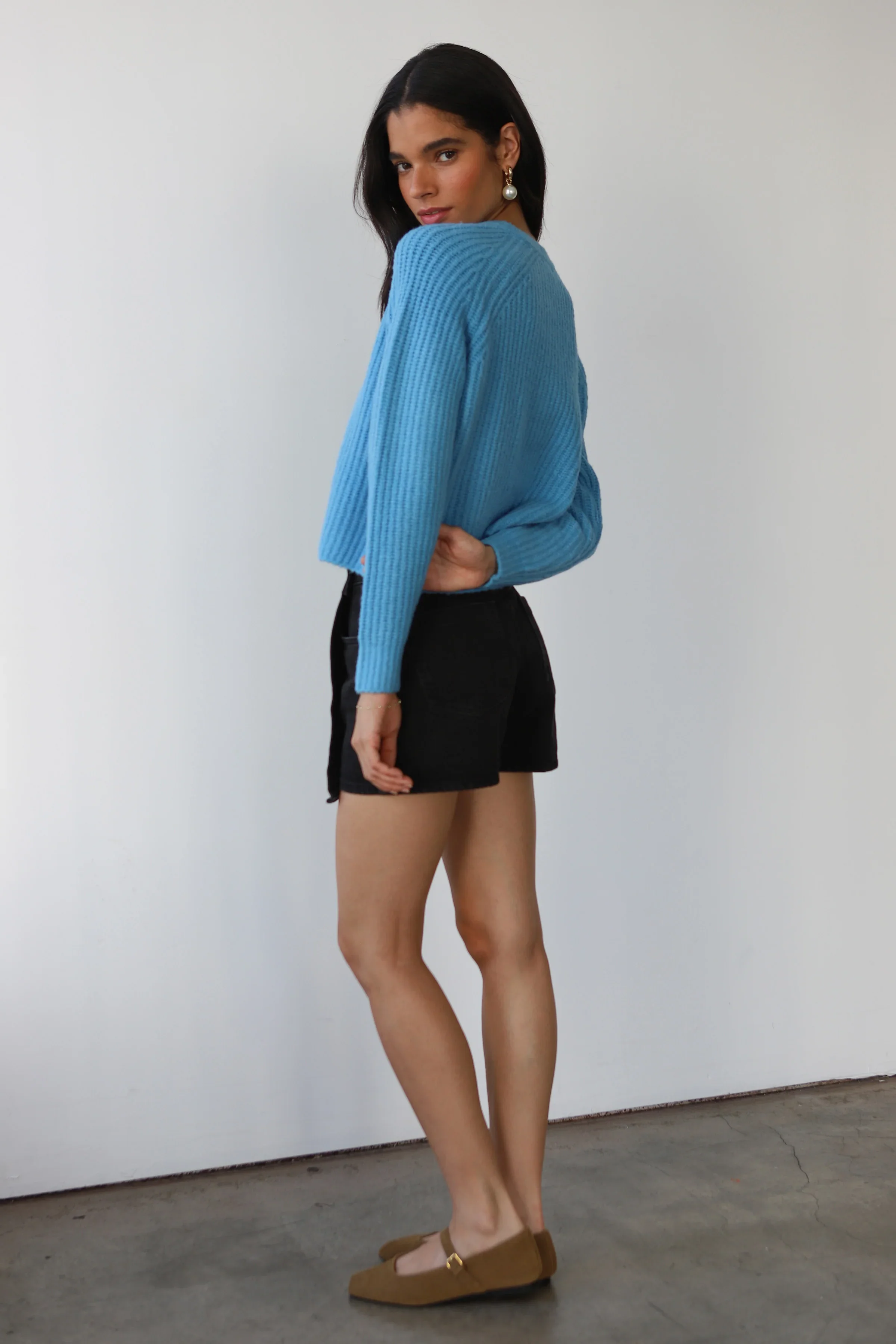Callahan_Knitwear_Poppy_Cardigan_Capri_Blue_5.webp