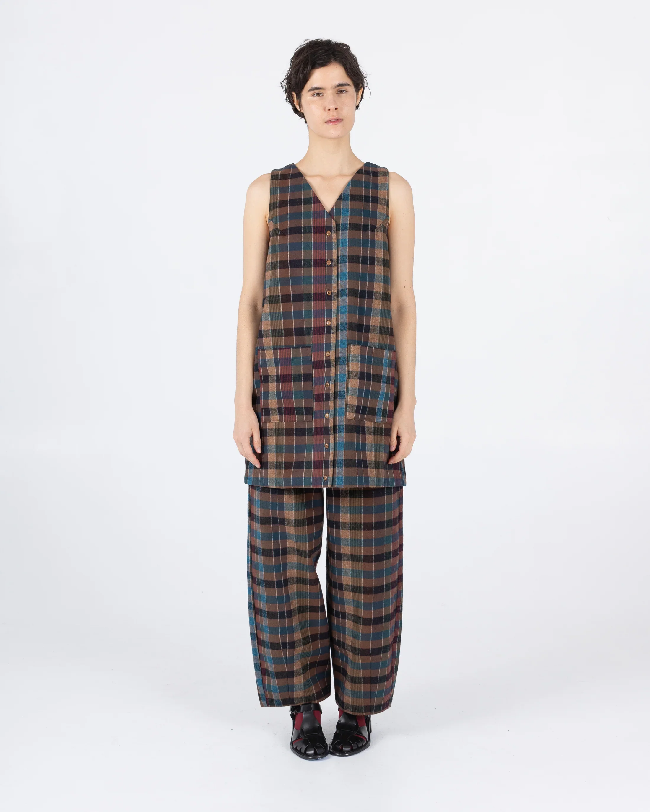 Samet_Chibi_Pant_Blanket_Plaid_6.webp