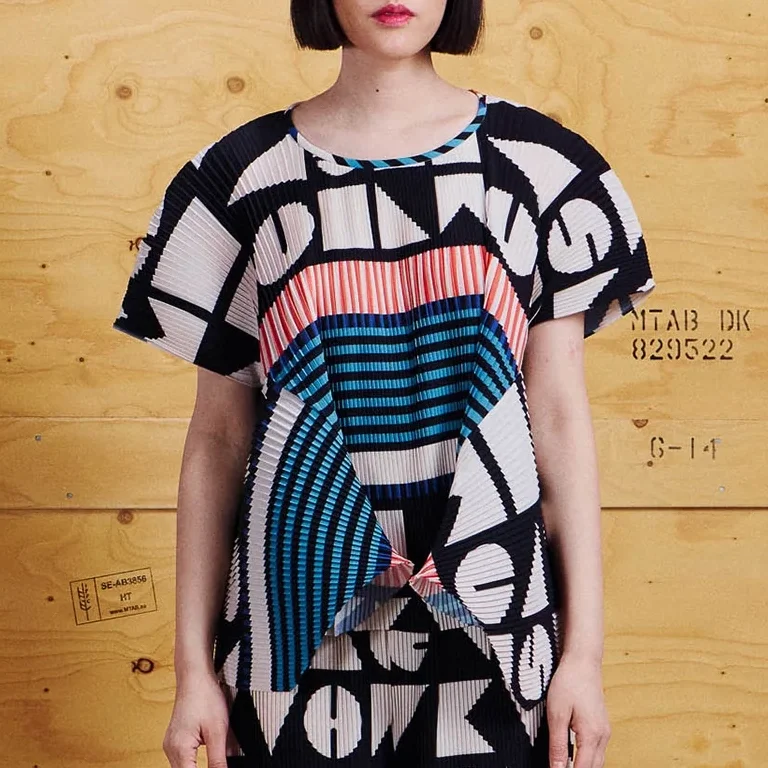 Henrik_Vibskov_Thumb_Plisse_Blouse_Vibs_in_Bobs_2a.webp