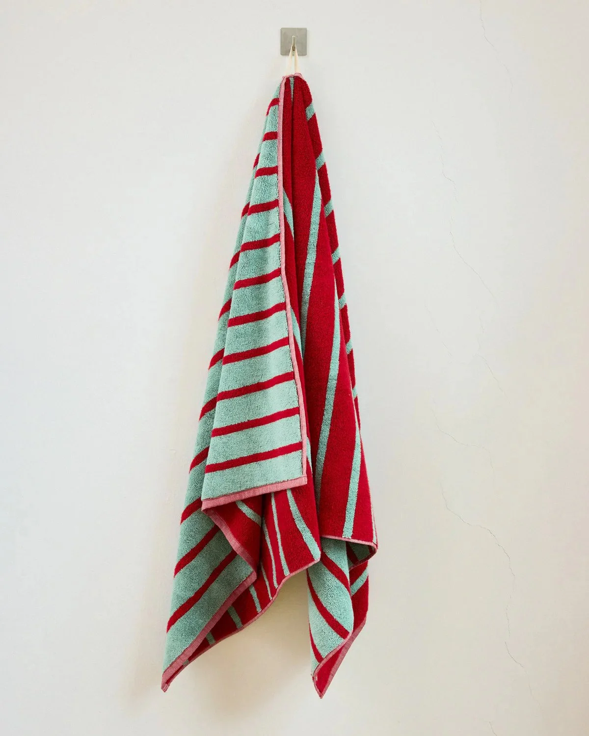 Dusen_Dusen_Bird_Stripe_Towels_Bath_Tanager_Teal_Red_3.jpg