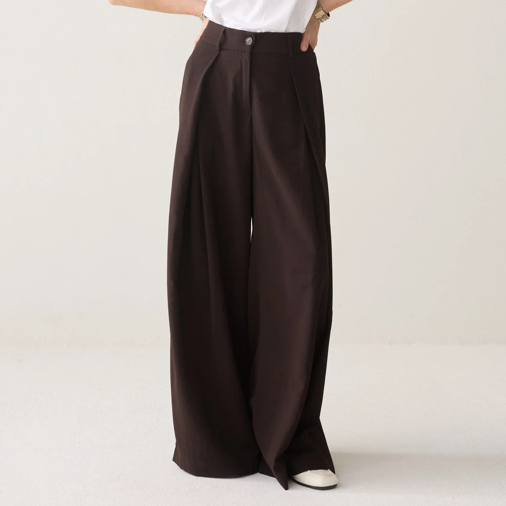Summum_Mega_Wide_Trousers_Viscose_Twill_Chocolate_Brown_1a.webp