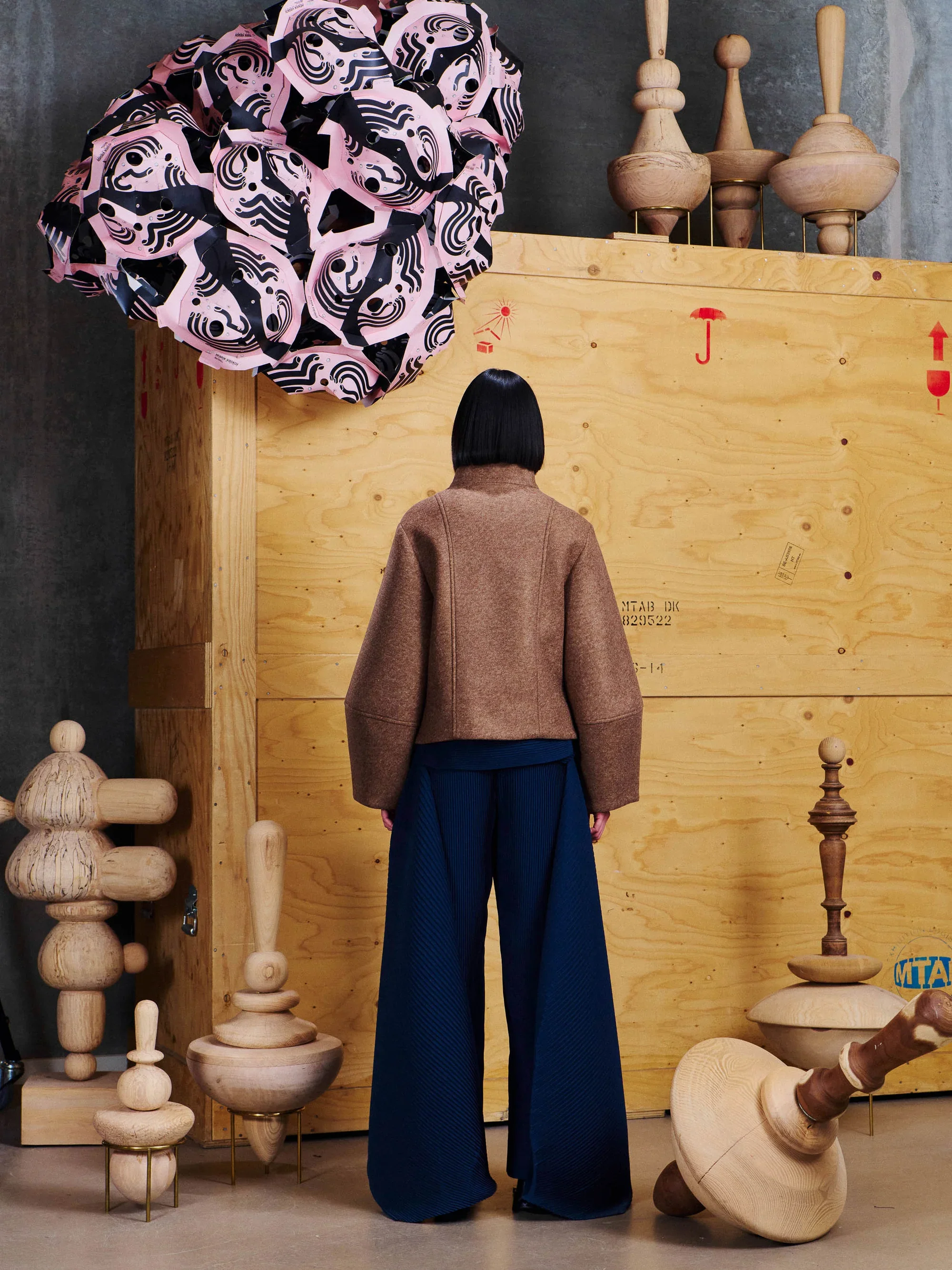 Henrik_Vibskov_Moon_Short_Coat_Camel_4.webp