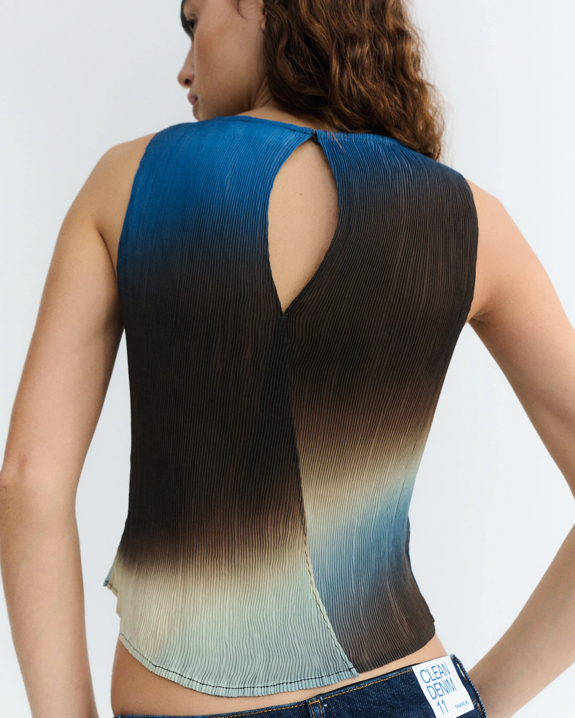 Thinking_Mu_Dora_Pleated_Top_Glass_Brown_Blue_4.webp