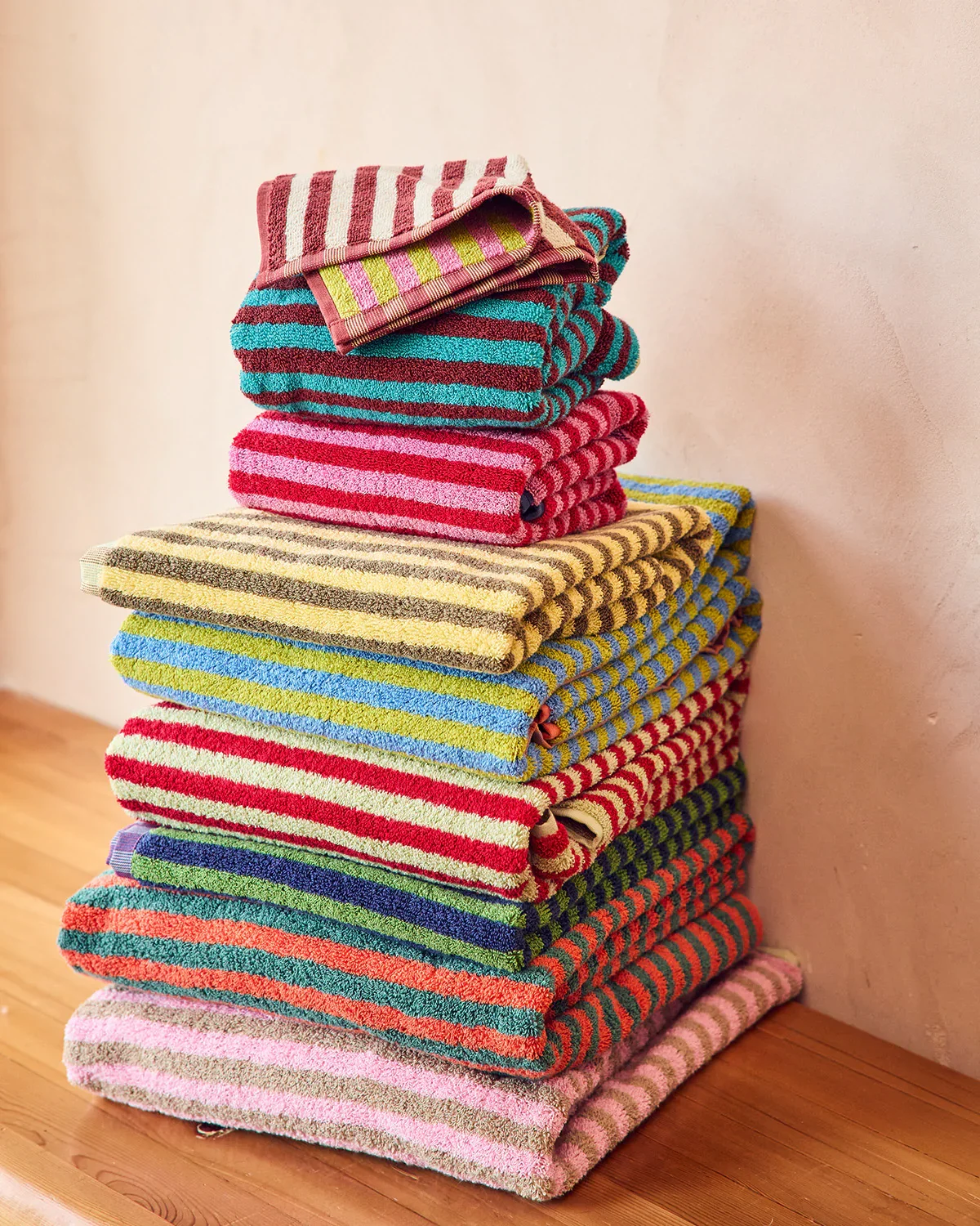 Dusen_Dusen_Bug_Stripe_Bath_Towel_Collection_4.webp