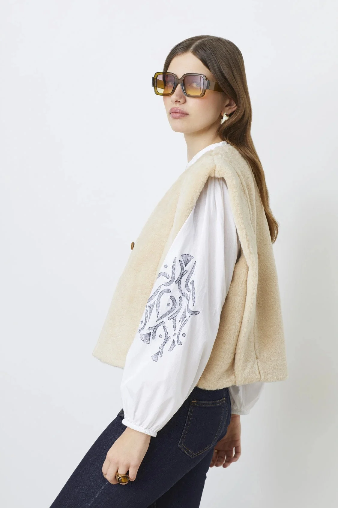 Suncoo_Diego_Vest_Sleeveless_Faux_Fur_Jacket_Beige_3.jpg