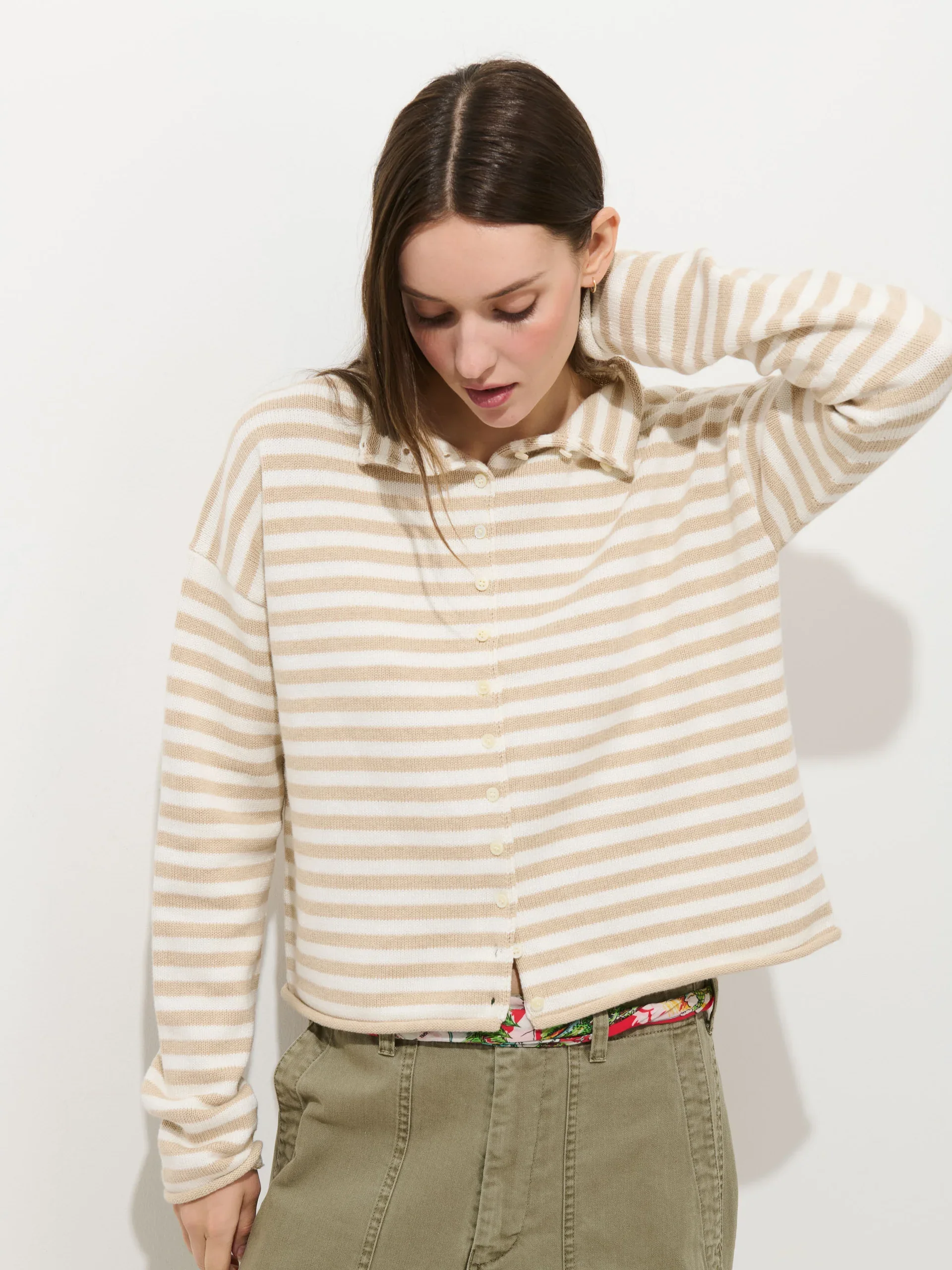 Alex_Mill_Taylor_Cardigan_Sand_Ivory_Stripe_Cotton_Cashmere_4.webp