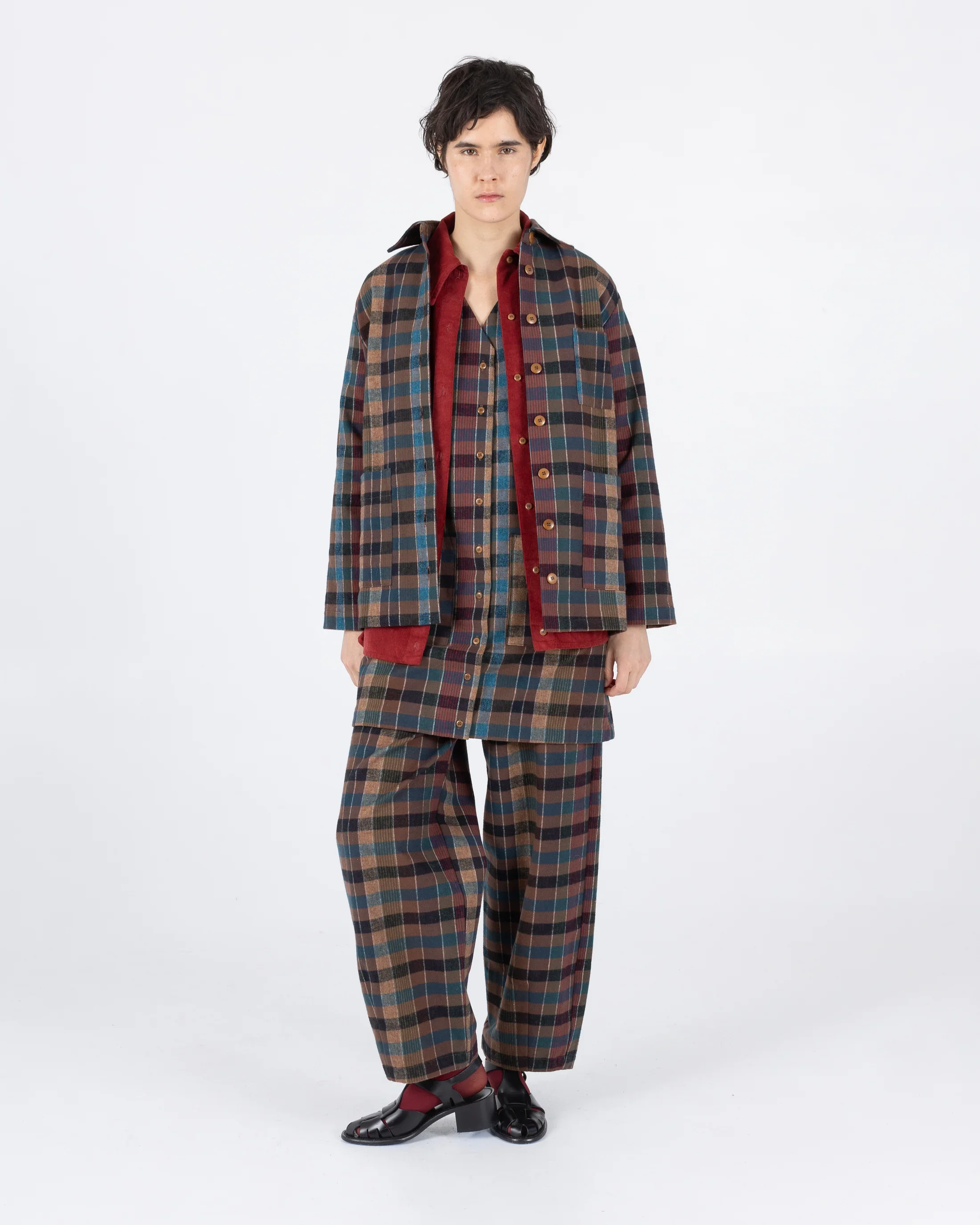 Samet_Chibi_Pant_Blanket_Plaid_4.webp